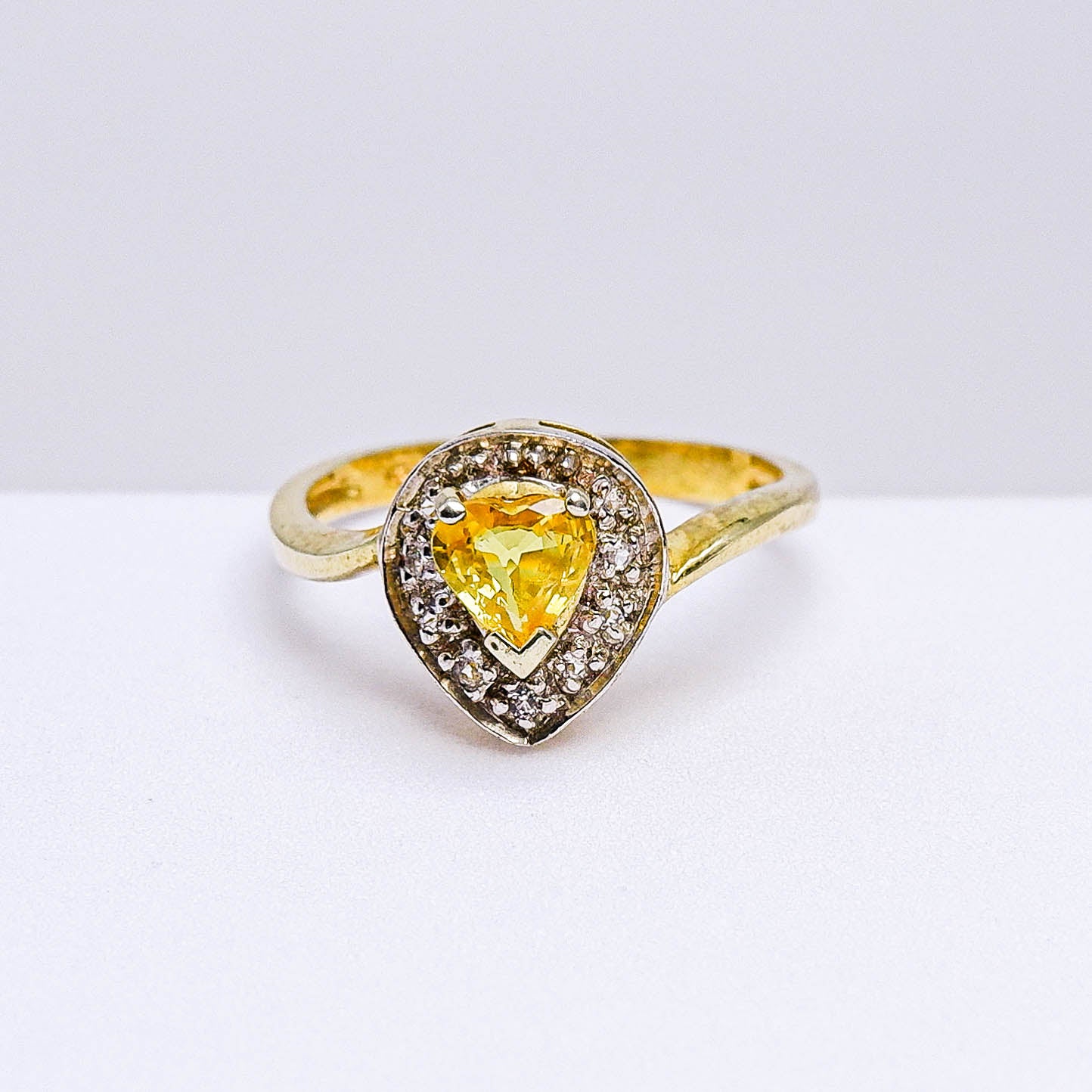 แหวนเงินแท้ 925 ฝังพลอย บุษราคัม (Yellow Sapphire) + ไวท์โทพาส (whitetopaz)