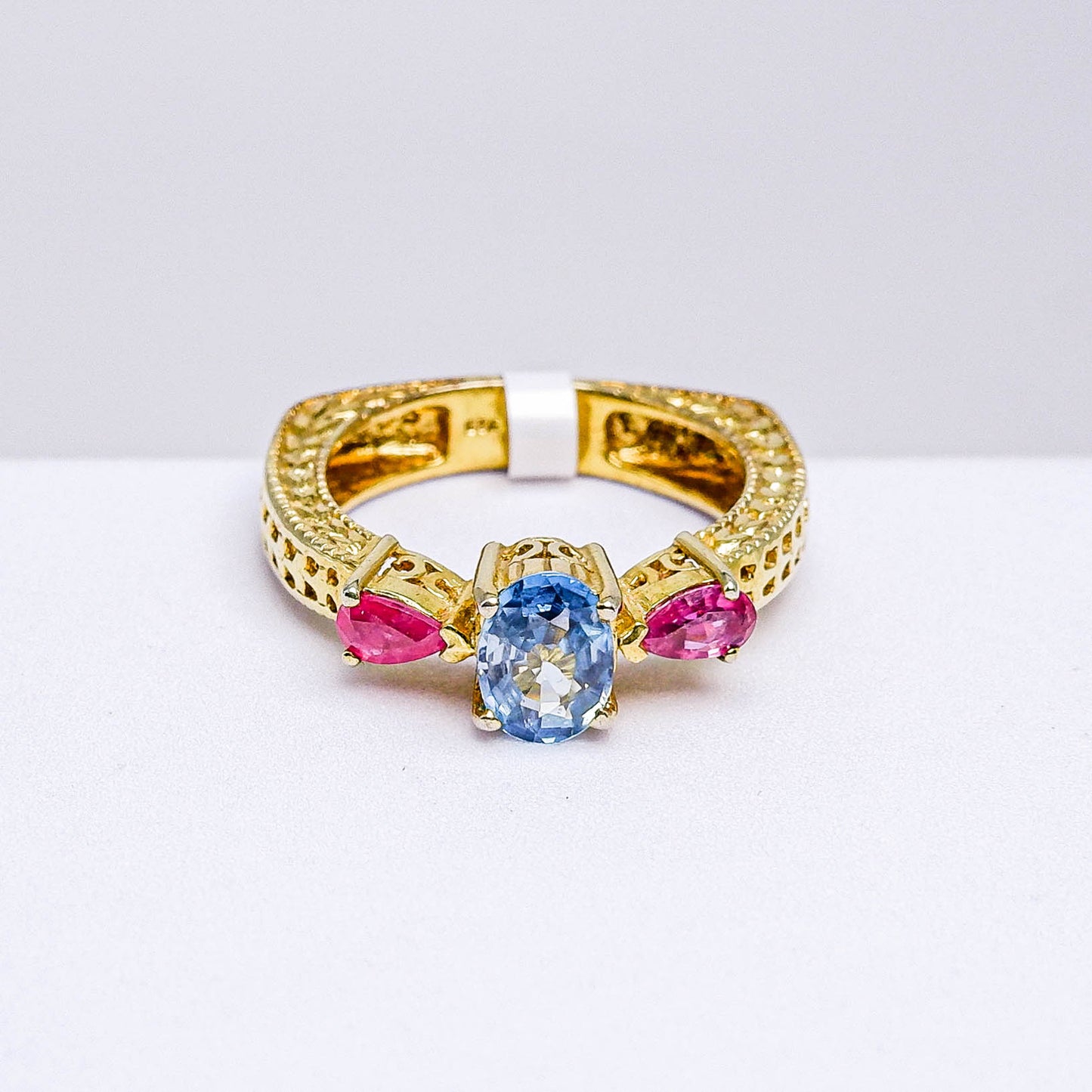 แหวนเงินแท้ 925 ฝังพลอย เพทายฟ้า (Blue Zircon) + ทับทิมไทย (Siam Ruby)