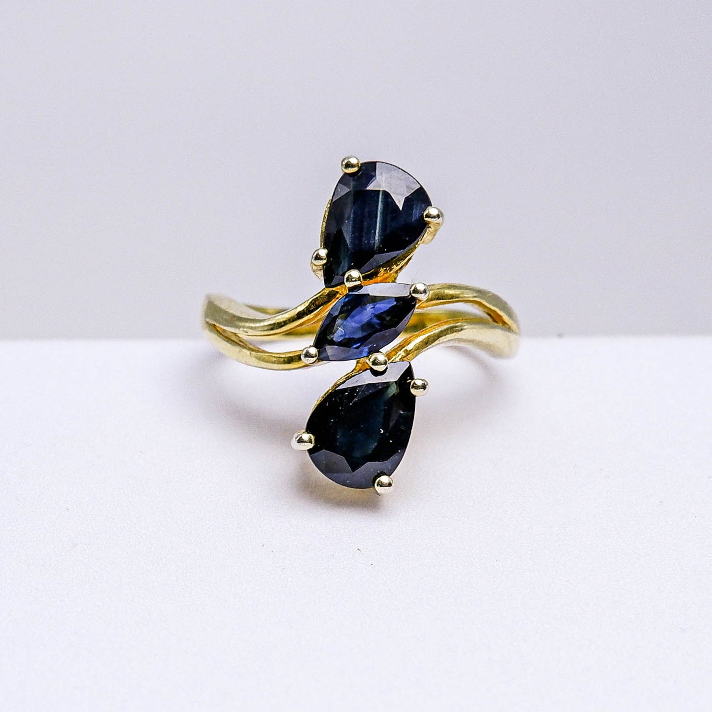 แหวนเงินแท้ 925 ฝังพลอย เขียวส่องบางกะจะ (green Sapphire)