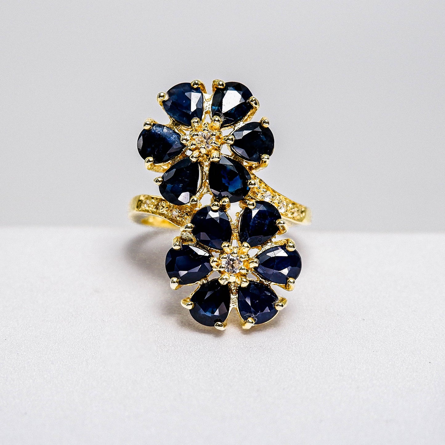 แหวนเงินแท้ 925 ฝังพลอย ไพลิน (Blue Sapphire) + เซอร์คอน (Zircon) - Thaigems