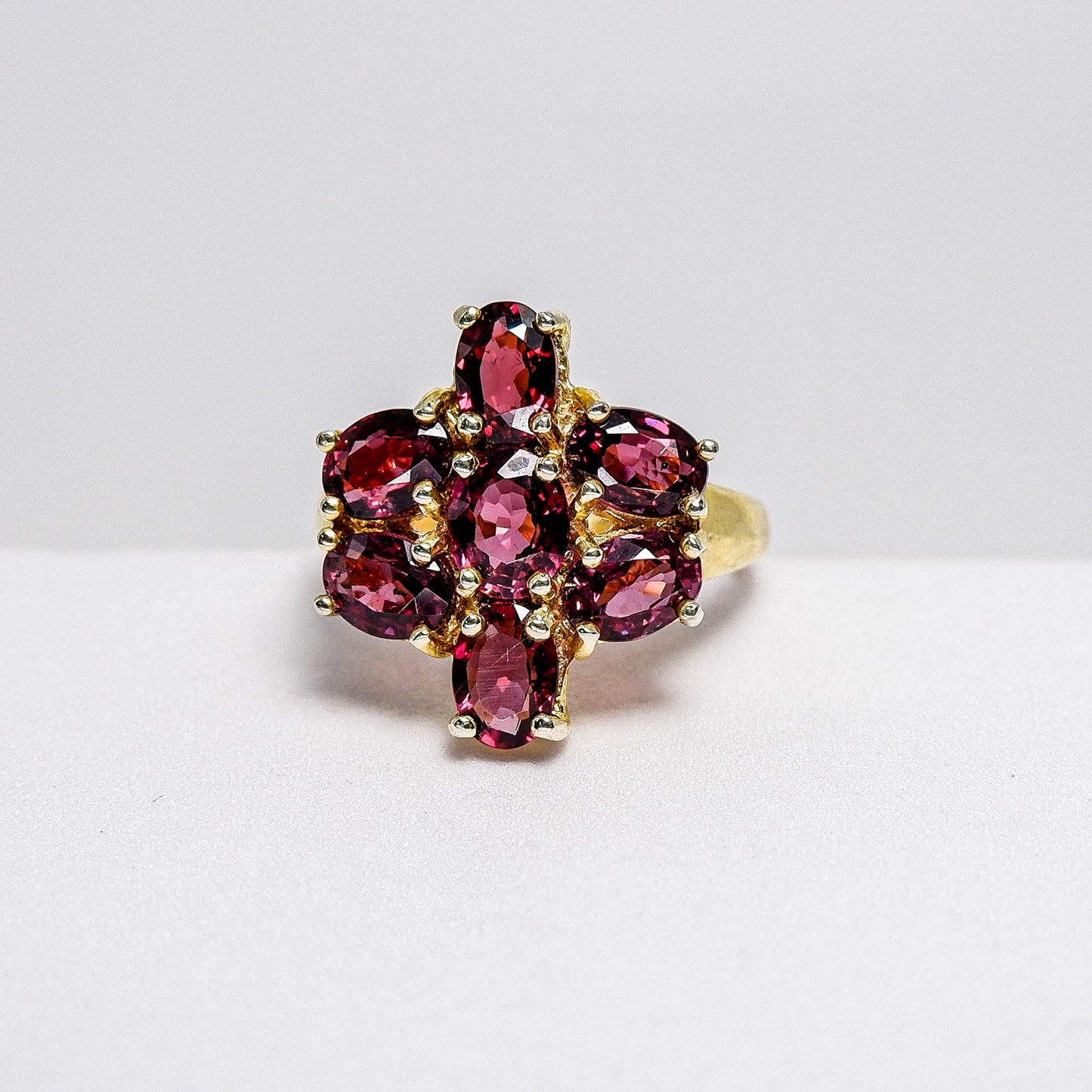 แหวนเงินแท้ 925 ฝังพลอย โรโดไลท์ (Rhodolite) - Thaigems
