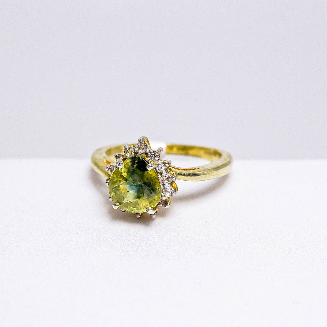 แหวนเงินแท้ 925 ฝังพลอย บุษราคัมบางกะจะ (Yellow Sapphire) + เซอร์คอน (Zircon) - Thaigems