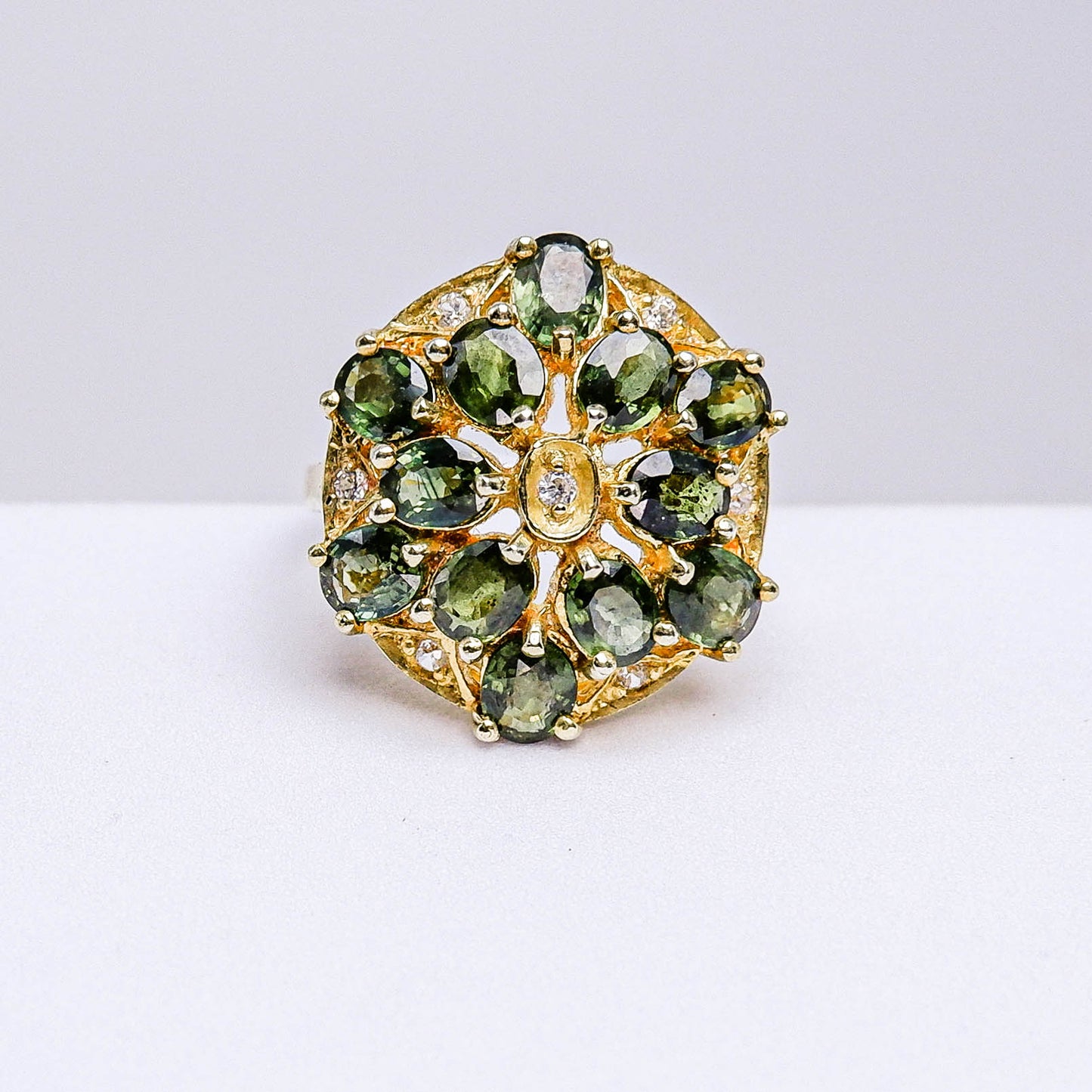 แหวนเงินแท้ 925 ฝังพลอย เขียวส่องบางกะจะ (green Sapphire) + เซอร์คอน (Zircon)