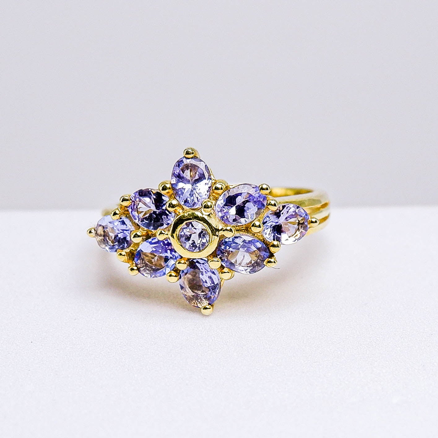 แหวนเงินแท้ 925 ฝังพลอย แทนซาไนท์ (Tanzanite)