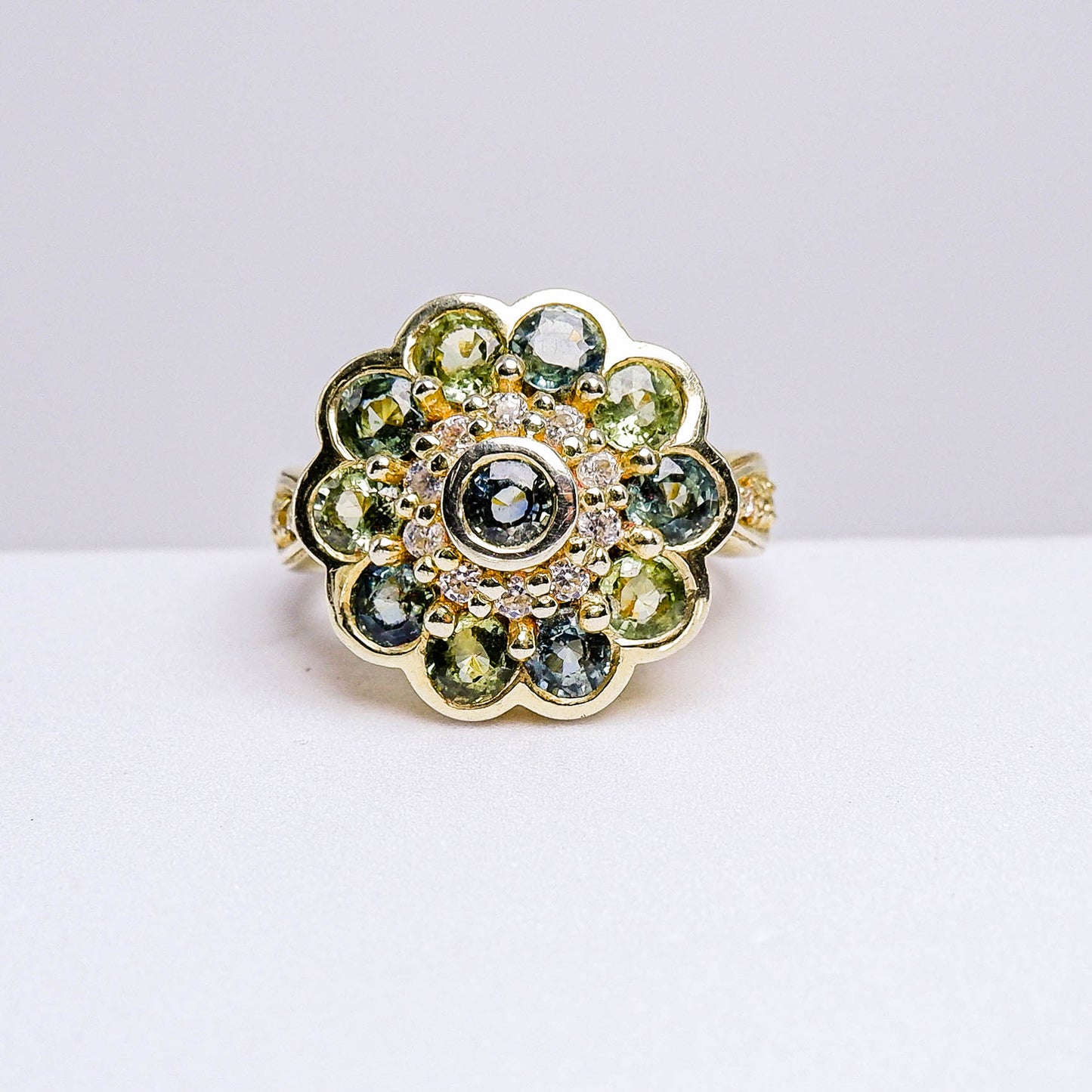 แหวนเงินแท้ 925 ฝังพลอย เขียวส่องบางกะจะ (green Sapphire) + เซอร์คอน (Zircon)