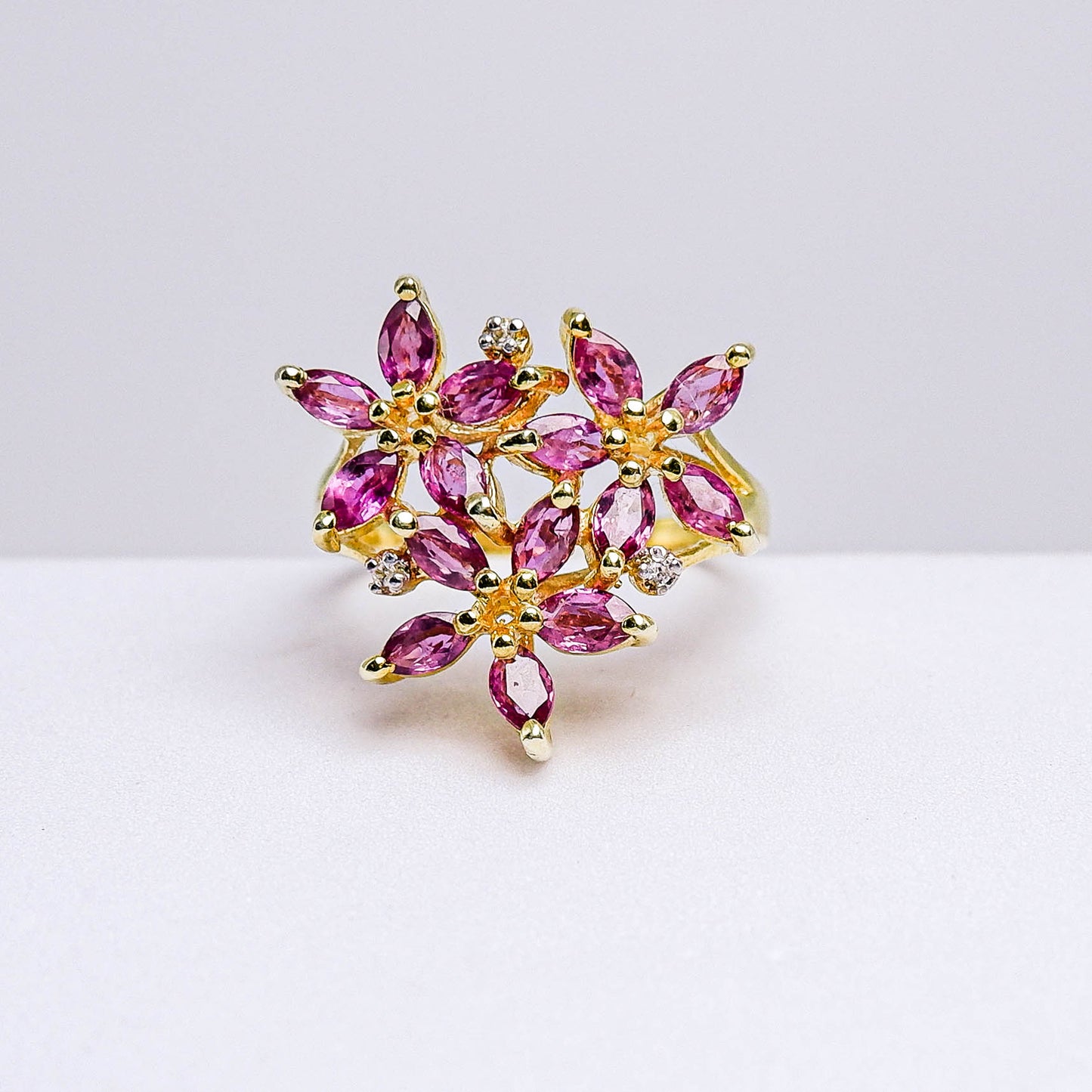 แหวนเงินแท้ 925 ฝังพลอย ทับทิมไทย (Siam Ruby) + เซอร์คอน (Zircon)