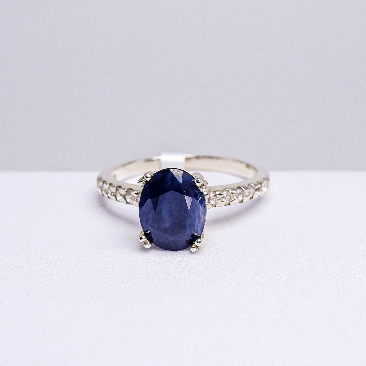 แหวนเงินแท้ 925 ฝังพลอย ไพลิน (Blue Sapphire) + เซอร์คอน (Zircon)