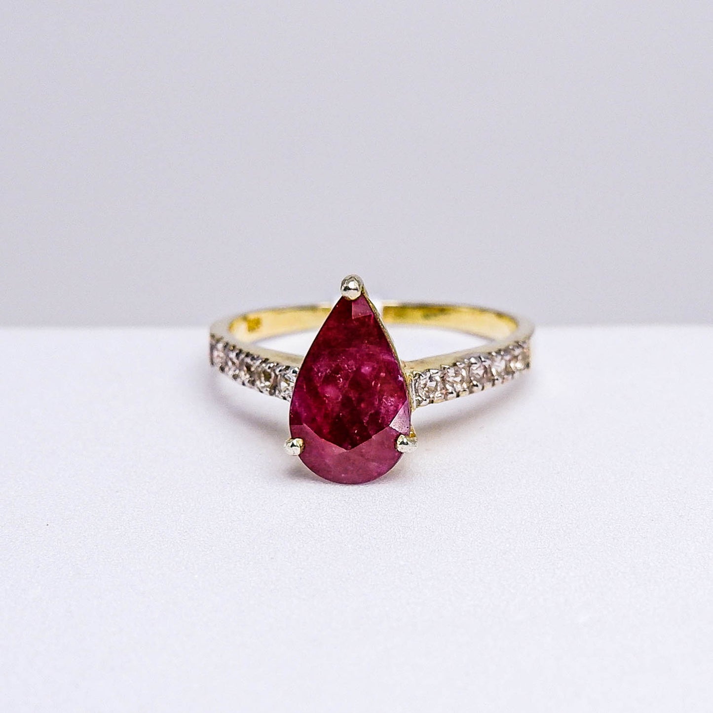 แหวนเงินแท้ 925 ฝังพลอย ทับทิม (Ruby) + ไวท์แซฟไฟร์ (whitetopaz)
