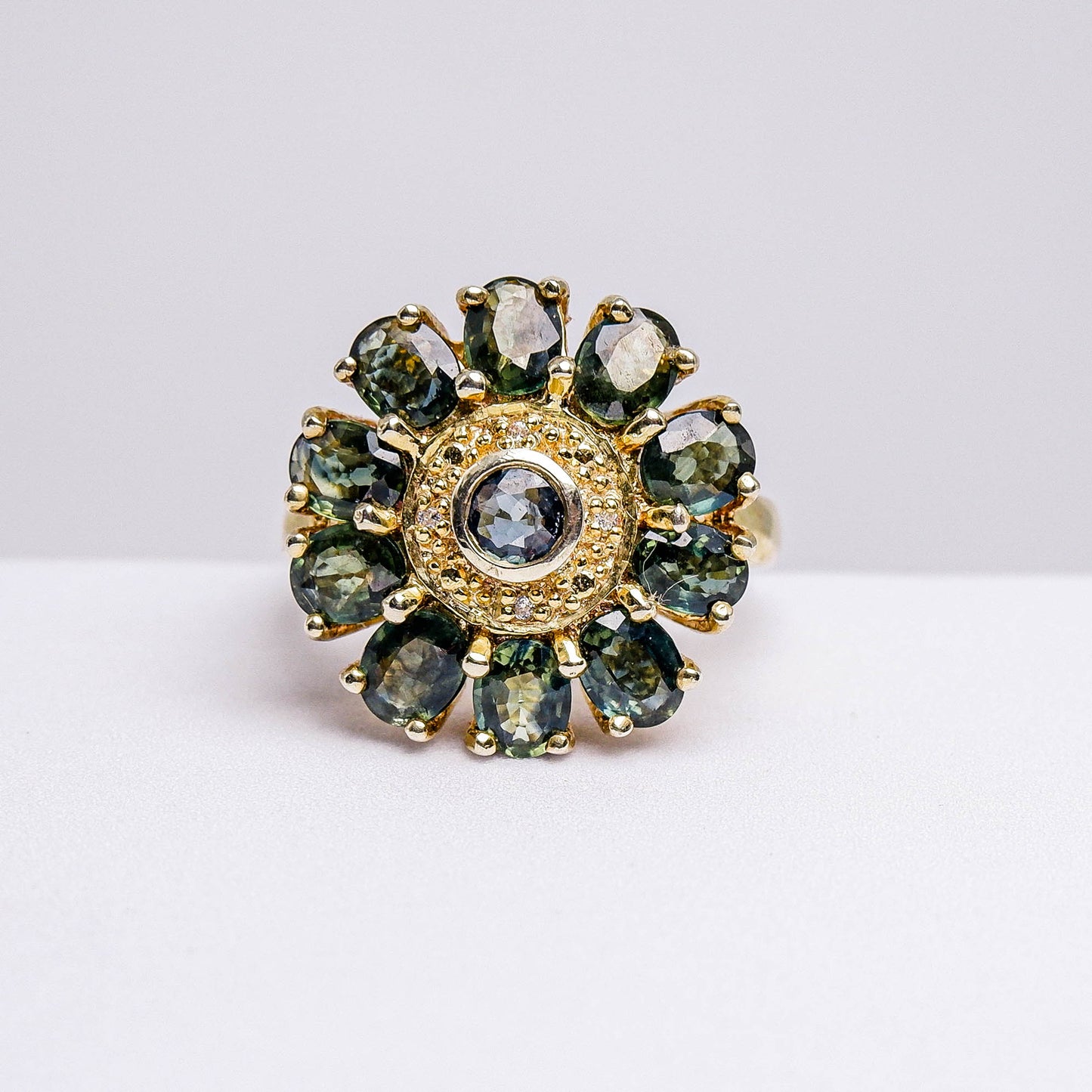 แหวนเงินแท้ 925 ฝังพลอย เขียวส่อง (green Sapphire) + เซอร์คอน (Zircon)