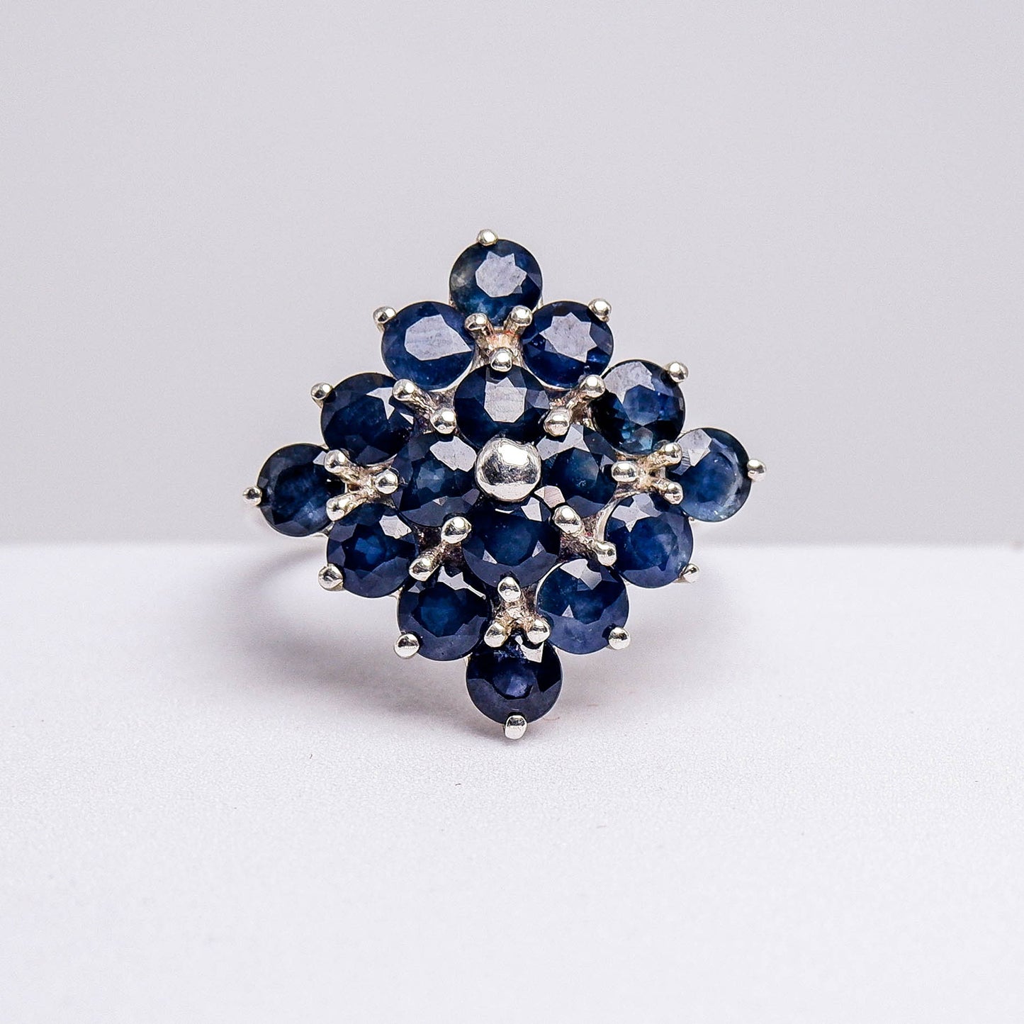 แหวนเงินแท้ 925 ฝังพลอย ไพลิน (Blue Sapphire)