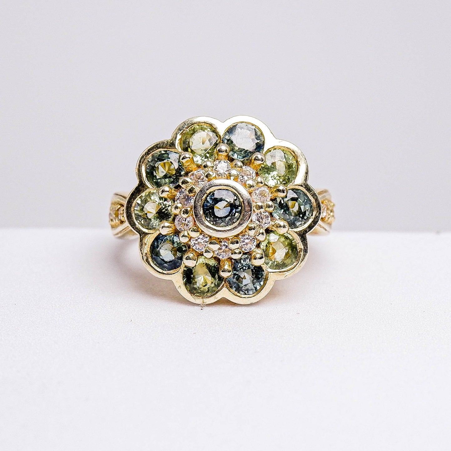 แหวนเงินแท้ 925 ฝังพลอย เขียวส่องบางกะจะ (green Sapphire) + เซอร์คอน (Zircon)