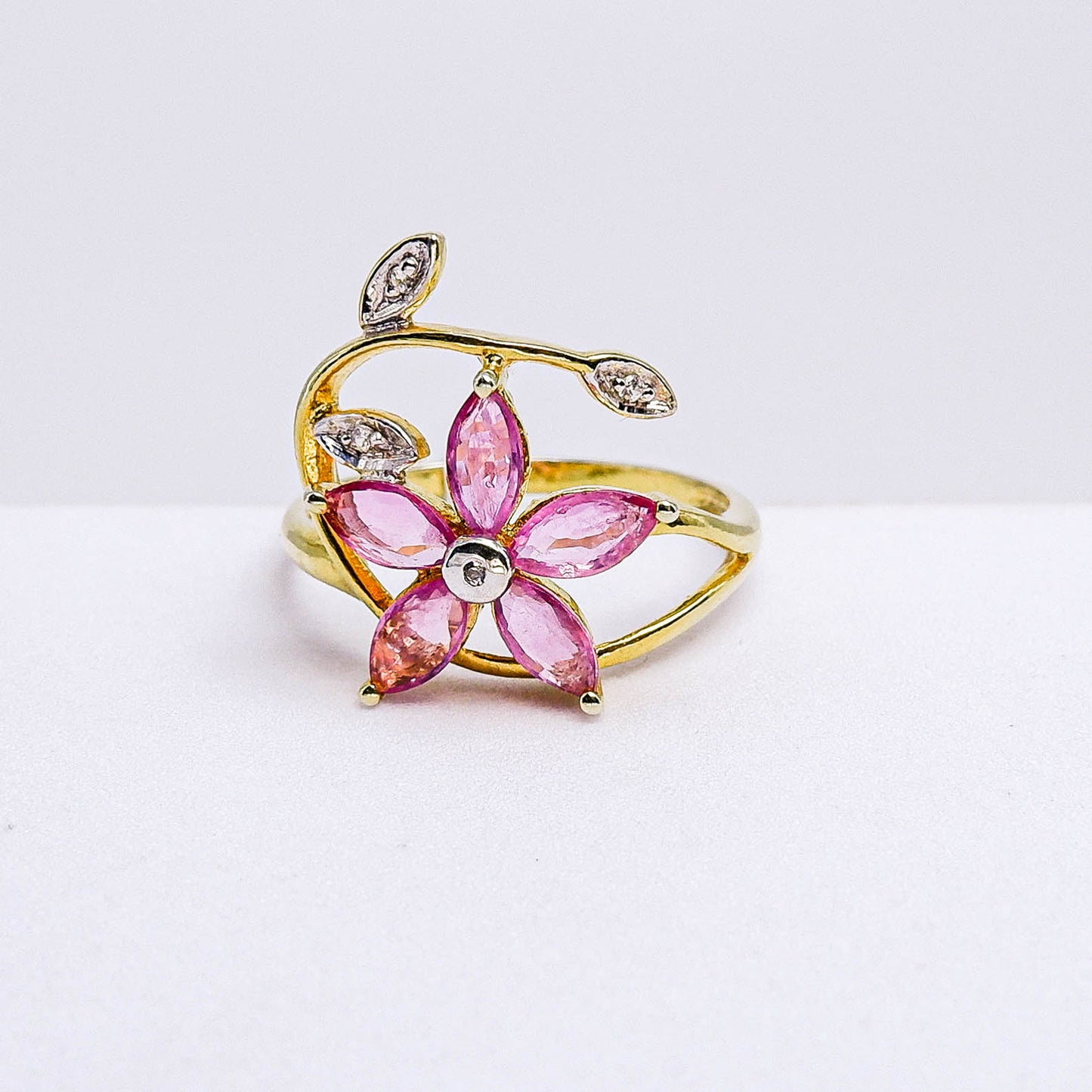 แหวนเงินแท้ 925 ฝังพลอย ทับทิมไทย (Siam Ruby) + เซอร์คอน (Zircon)