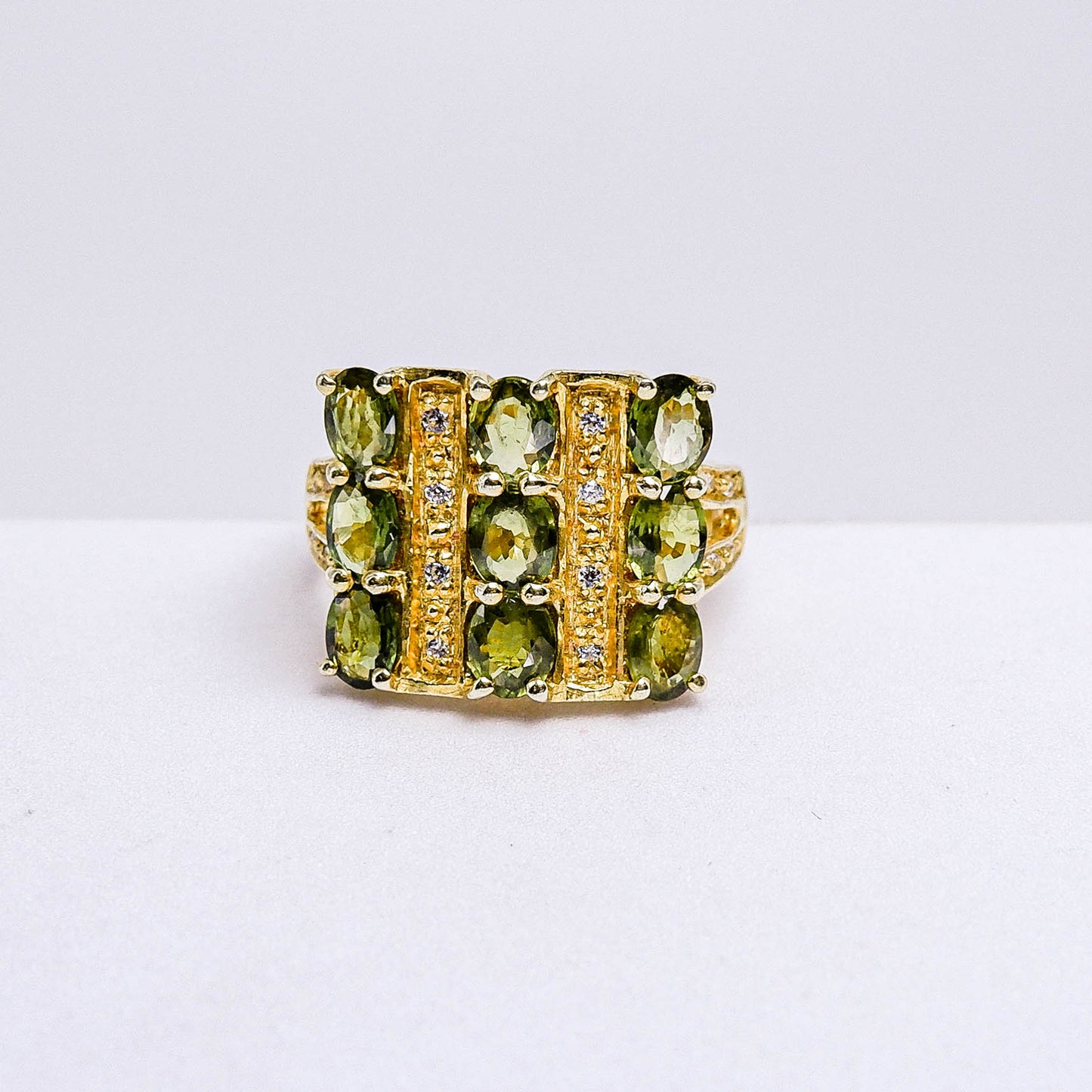 แหวนเงินแท้ 925 ฝังพลอย เขียวส่องบางกะจะ (green Sapphire) + เซอร์คอน (Zircon)
