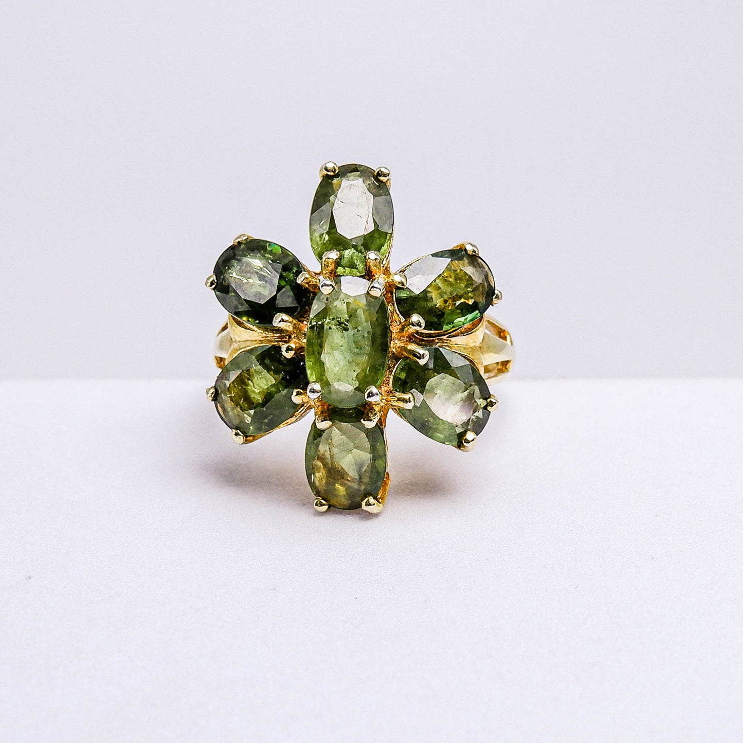 แหวนเงินแท้ 925 ฝังพลอย เขียวส่อง (green Sapphire)