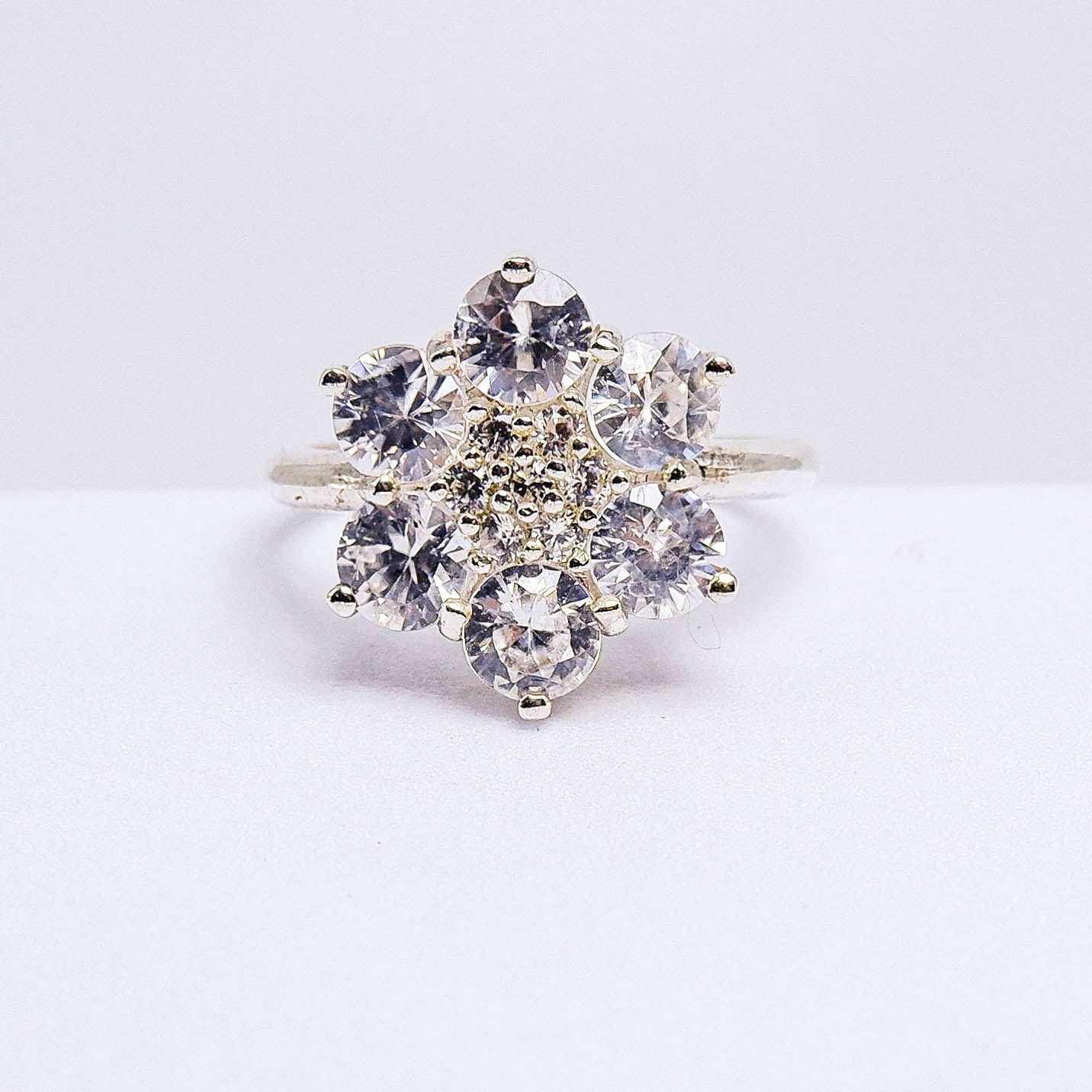 แหวนเงินแท้ 925 ฝังพลอย เพทายขาว (White Zircon) + เซอร์คอน (Zircon)