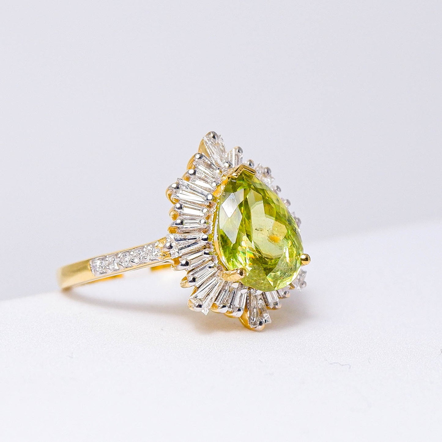 แหวนทอง9K ฝังพลอยสฟีน (Sphene)+ เพชร (Diamond)