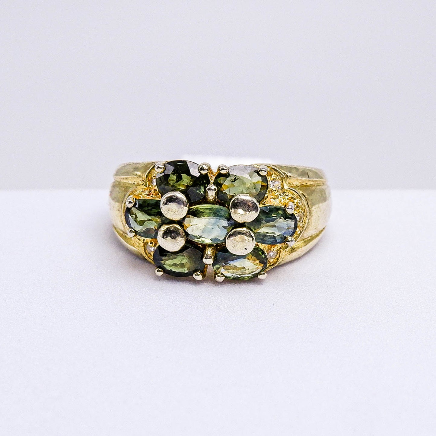 แหวนเงินแท้ 925 ฝังพลอย เขียวส่องบางกะจะ (green Sapphire) + เซอร์คอน (Zircon)
