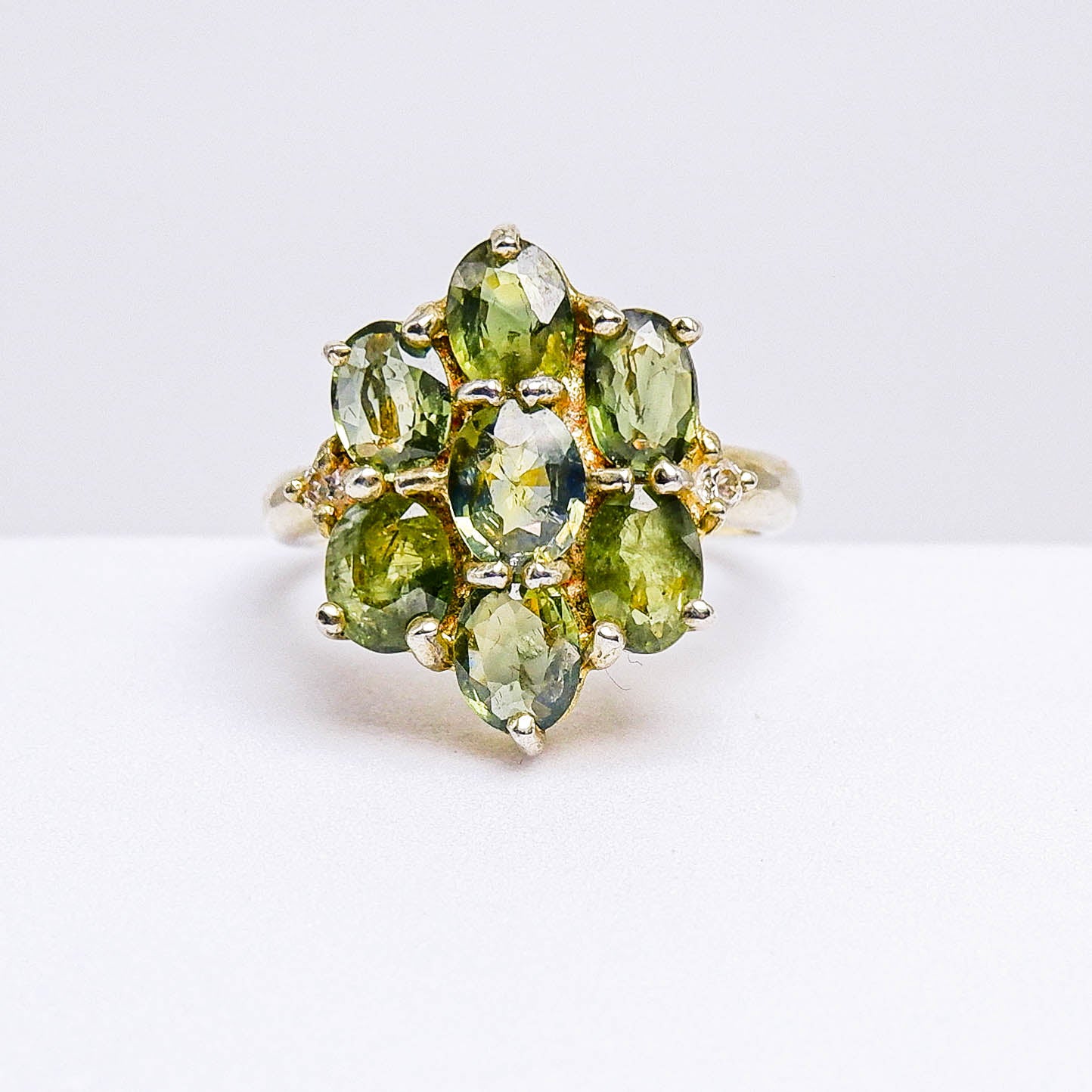แหวนเงินแท้ 925 ฝังพลอย เขียวส่อง (green Sapphire) + เซอร์คอน (Zircon)