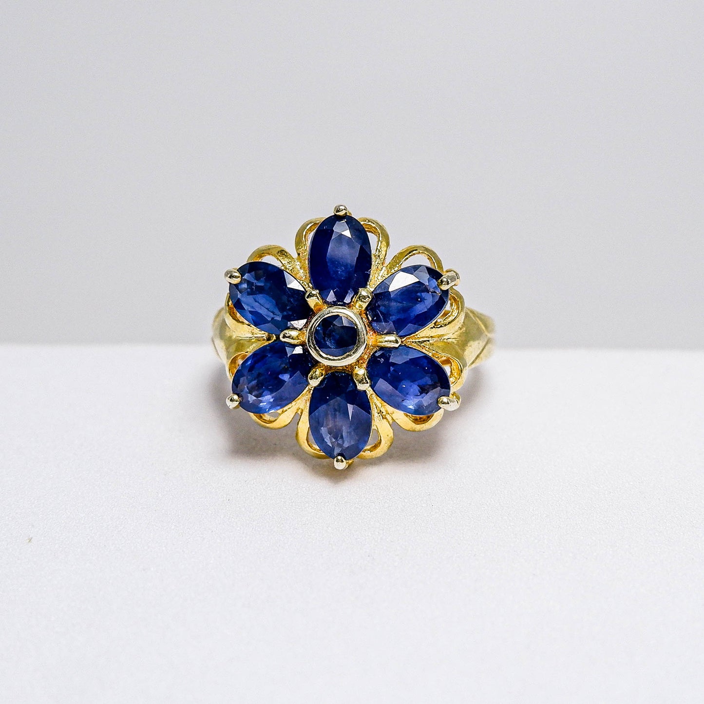 แหวนเงินแท้ 925 ฝังพลอย ไพลินมาบีรา (Mabira Blue Sapphire)