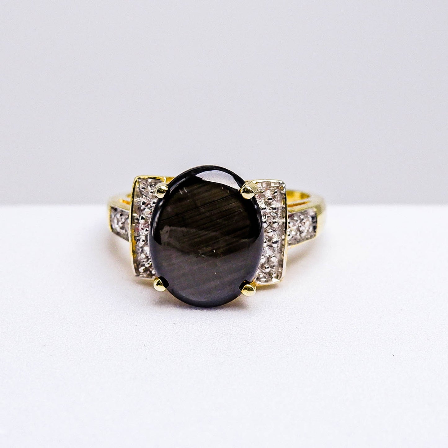 แหวนเงินแท้ 925 ฝังพลอย สตาร์บางกะจะ (Black Star Sapphire) + เซอร์คอน (Zircon)