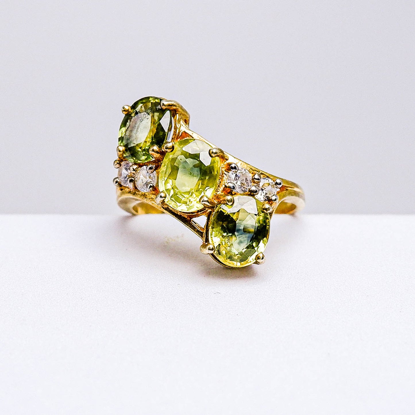 แหวนเงินแท้ 925 ฝังพลอย เขียวส่องบางกะจะ (green Sapphire) + เซอร์คอน (Zircon)