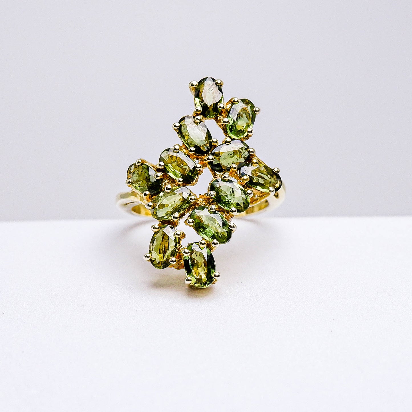 แหวนเงินแท้ 925 ฝังพลอย เขียวส่องบางกะจะ (green Sapphire)