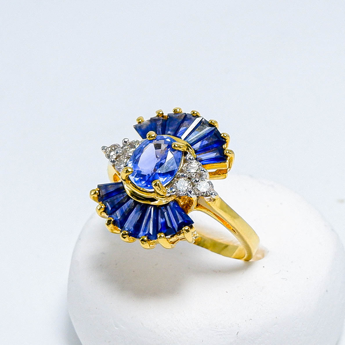 แหวนทอง9K ฝังพลอยไพลิน (Blue Sapphire) + เพชร (Diamond)