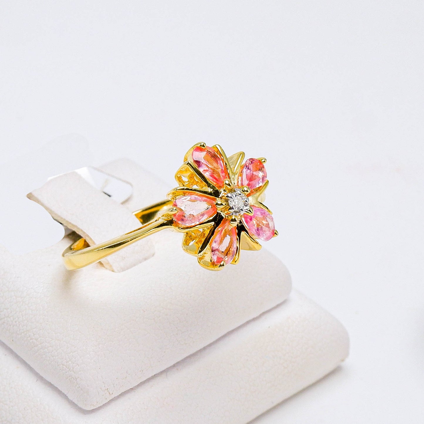 แหวนทอง9K ฝังพลอย พัดพารัดชา (padparadscha) + เพชร (Diamond)