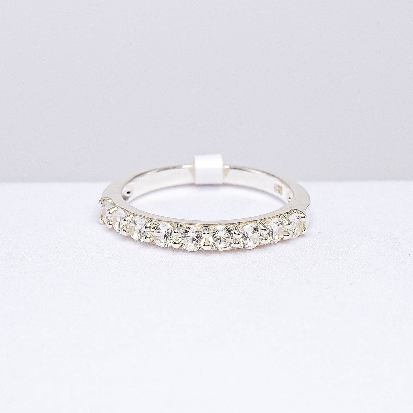 แหวนเงินแท้ 925 ฝังพลอย ไวท์เซอร์คอน (White Zircon)