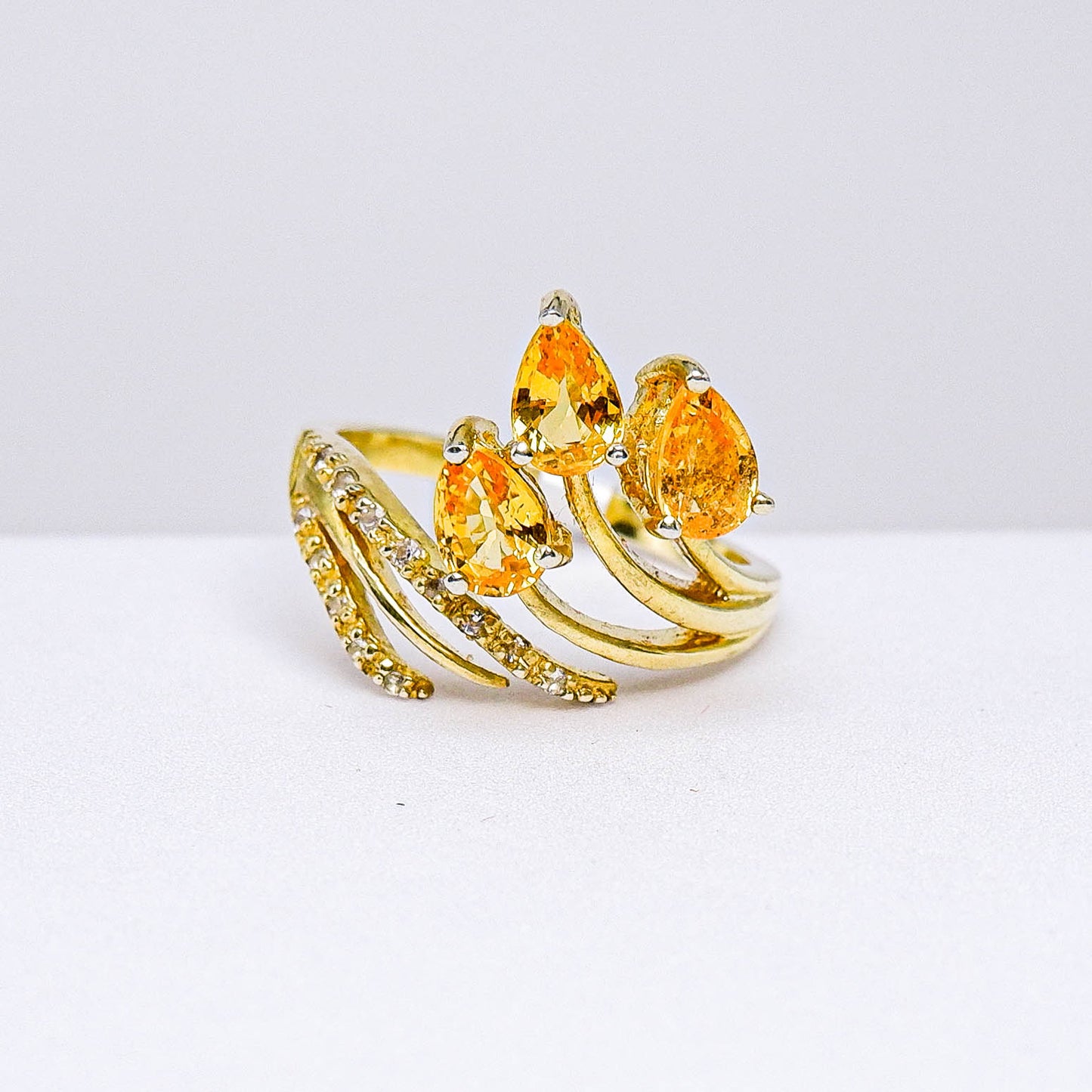แหวนเงินแท้ 925 ฝังพลอย บุษราคัมมาดา (Yellow Sapphire) + ไวท์โทพาส (whitetopaz)