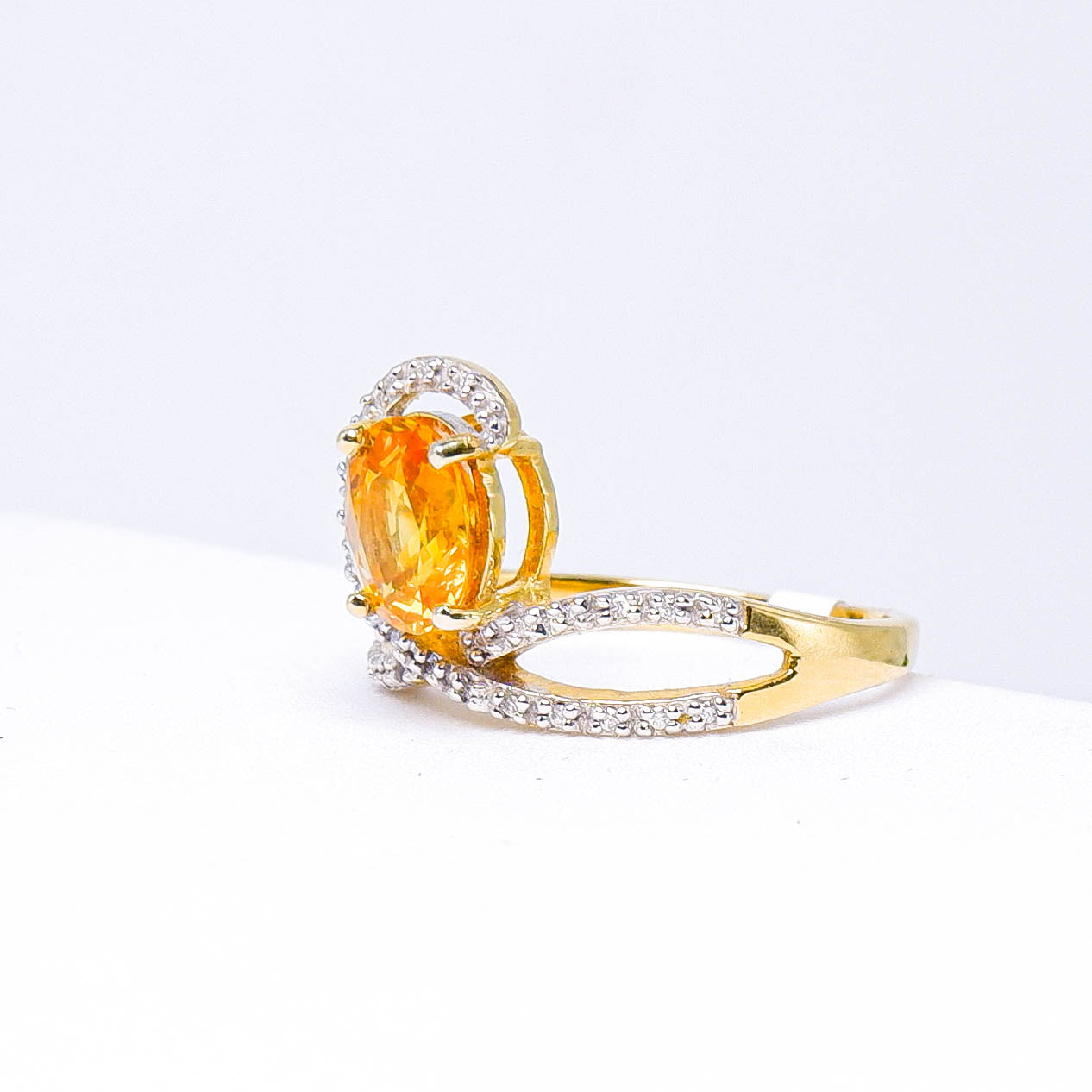 แหวนทอง9K ฝังพลอย บุษราคัม (yellow sapphire) + เพชร (diamond)