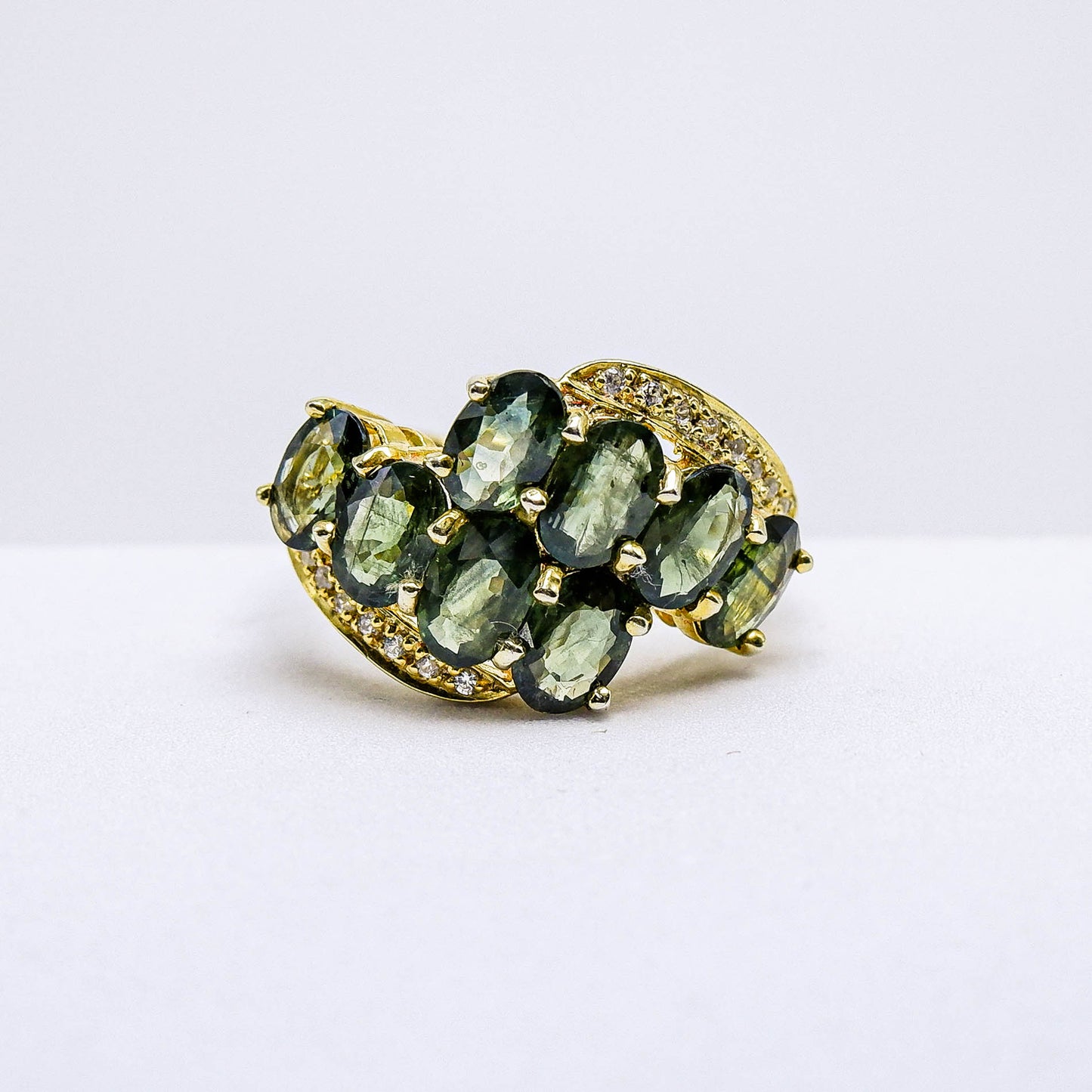 แหวนเงินแท้ 925 ฝังพลอย เขียวส่องบางกะจะ (green Sapphire) + เซอร์คอน (Zircon)