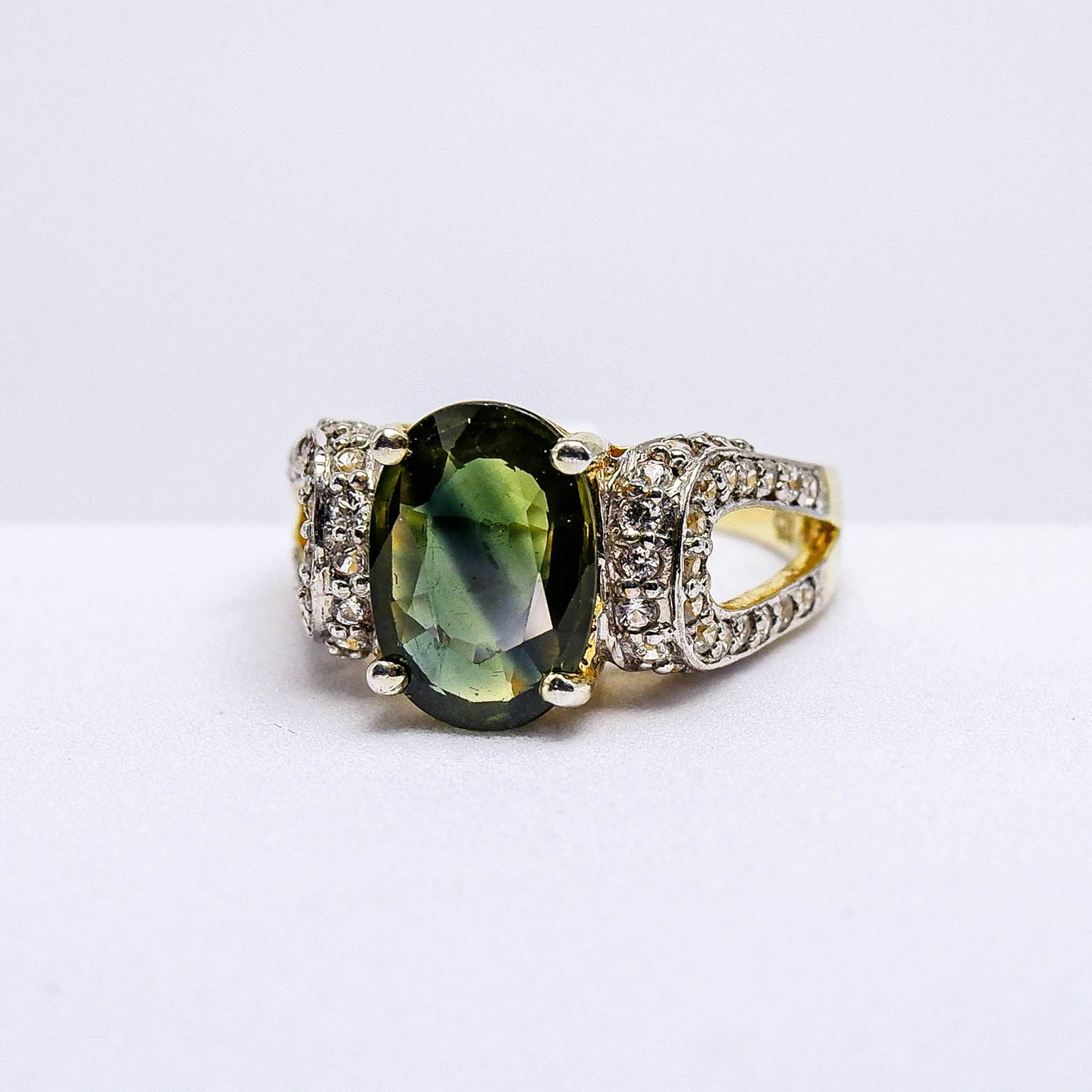 แหวนเงินแท้ 925 ฝังพลอย เขียวส่องบางกะจะ (green Sapphire) + เซอร์คอน (Zircon)
