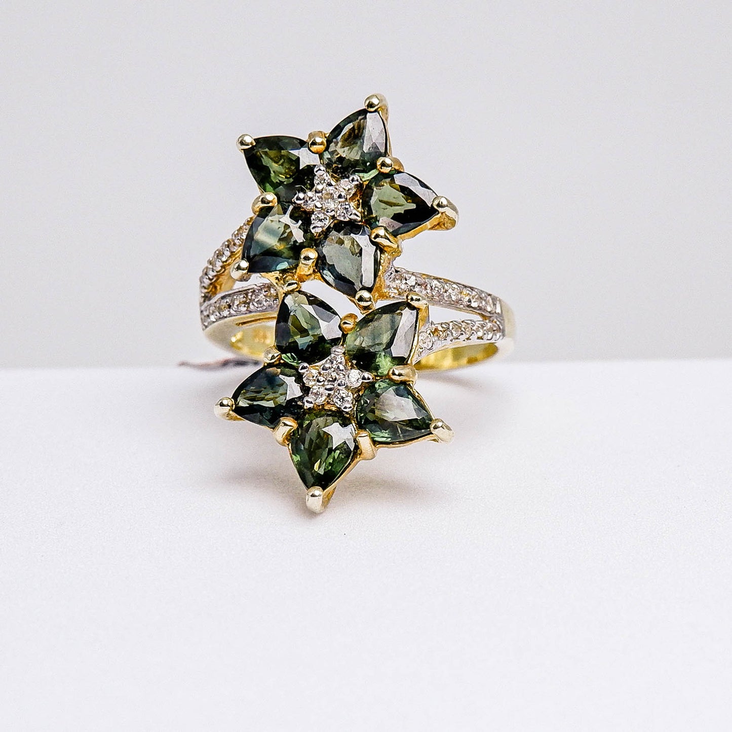 แหวนเงินแท้ 925 ฝังพลอย เขียวส่อง (green Sapphire) + เซอร์คอน (Zircon)
