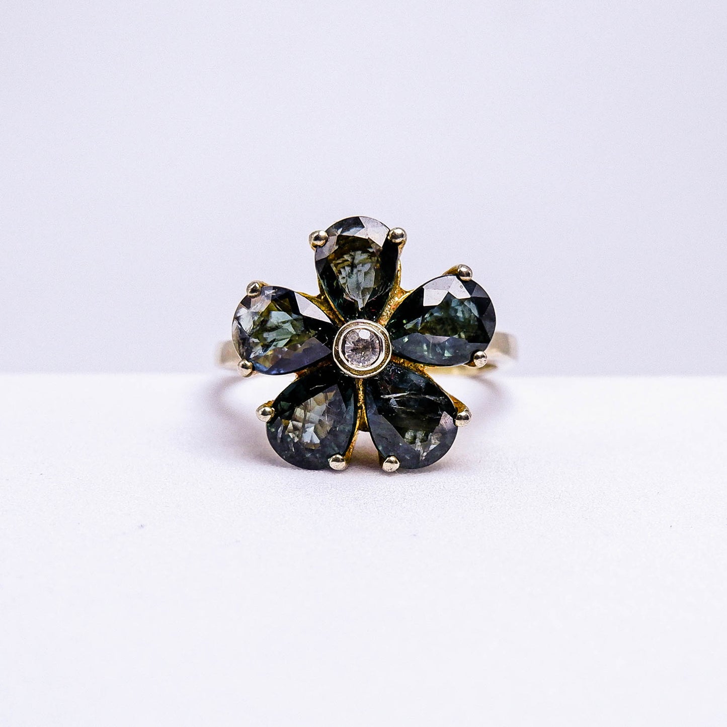 แหวนเงินแท้ 925 ฝังพลอย เขียวส่อง (ดิบ) (Unheated Green Sapphire) + ไวท์โทพาส (whitetopaz)