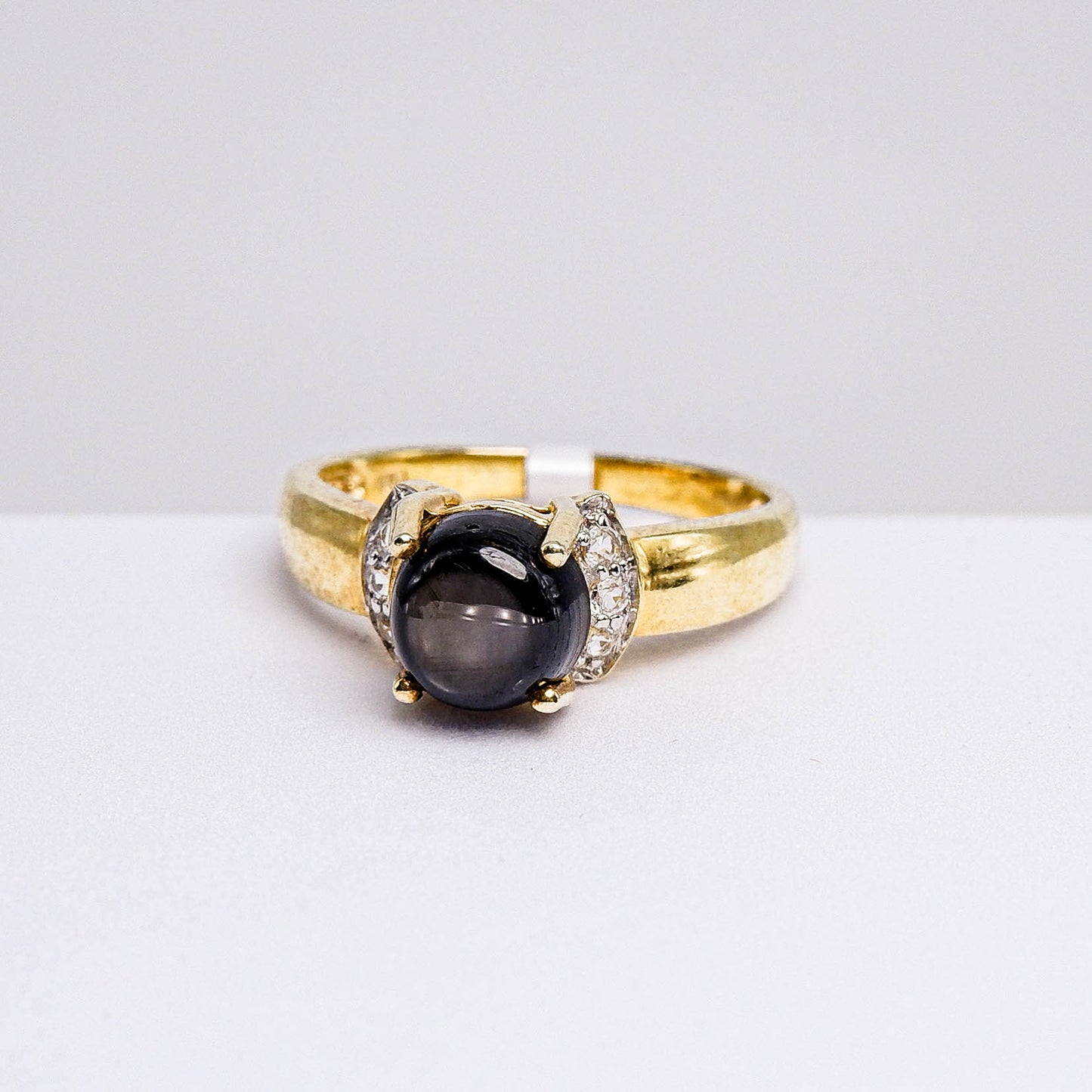 แหวนเงินแท้ 925 ฝังพลอย สตาร์บางกะจะ (Black Star Sapphire) + เซอร์คอน (Zircon)