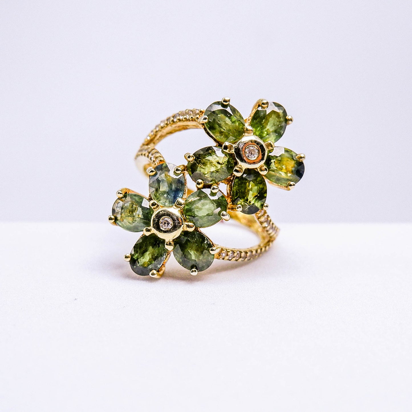 แหวนเงินแท้ 925 ฝังพลอย เขียวส่องบางกะจะ (green Sapphire) + เซอร์คอน (Zircon)