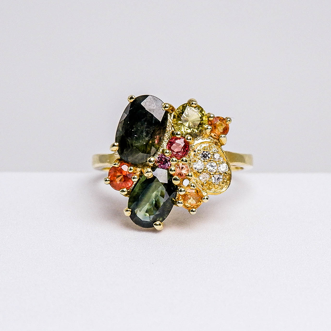 แหวนเงินแท้ 925 ฝังพลอย เขียวส่อง (green Sapphire) + แฟนซีแซฟไฟร์ (Fancy Sapphire) + เซอร์คอน (Zircon)