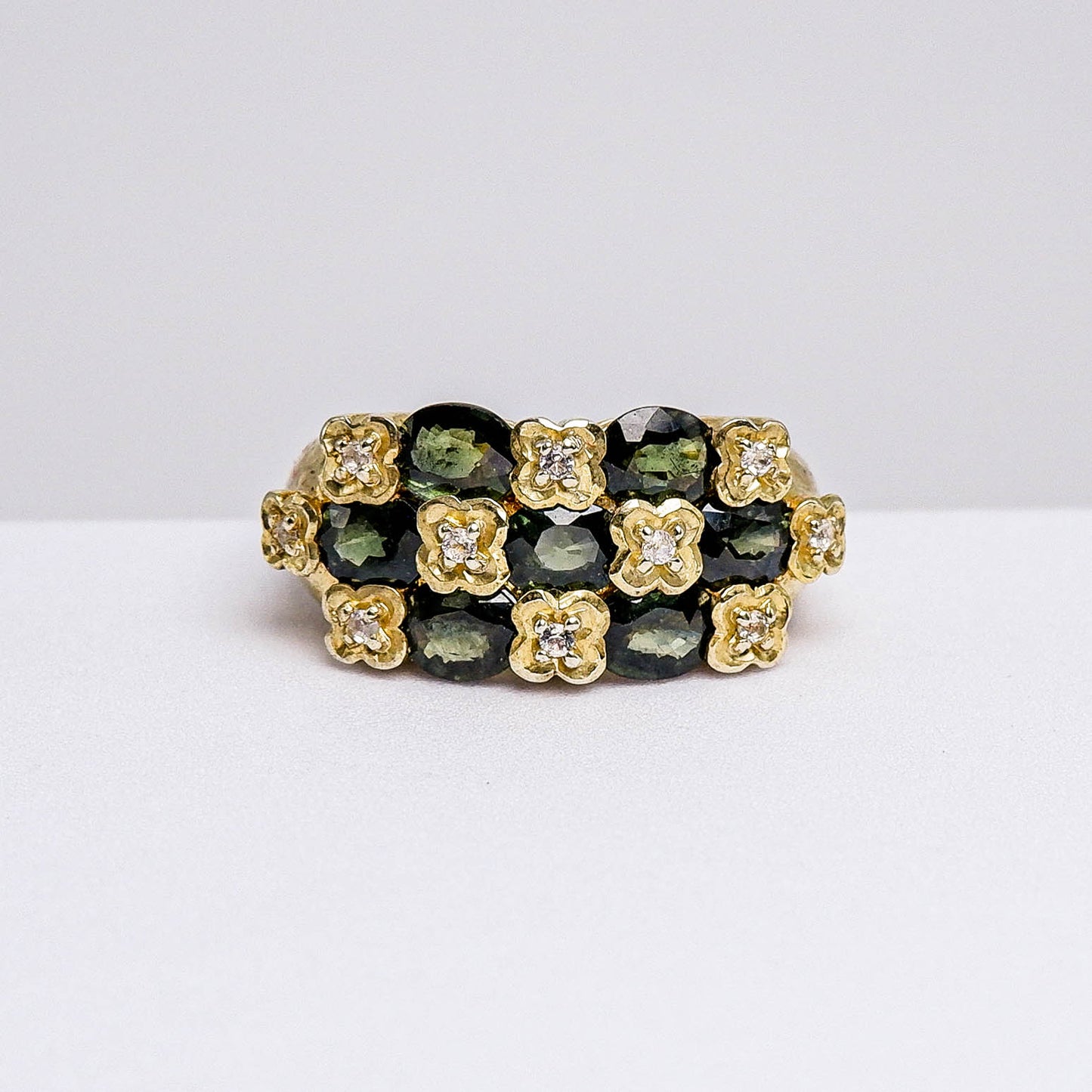 แหวนเงินแท้ 925 ฝังพลอย เขียวส่องบางกะจะ (green Sapphire) + ไวท์โทพาส (whitetopaz)