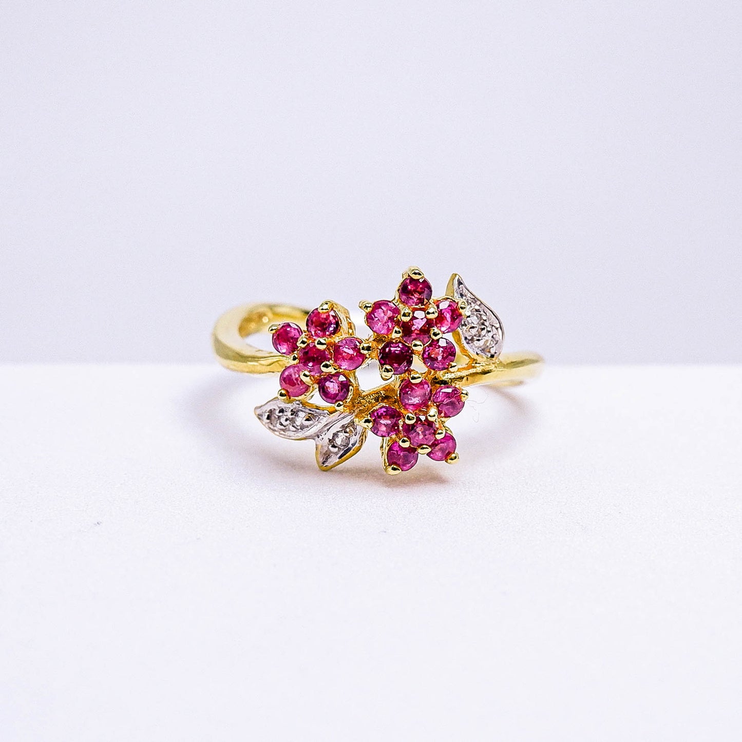 แหวนเงินแท้ 925 ฝังพลอย ทับทิมไทย (Siam Ruby) + เซอร์คอน (Zircon)