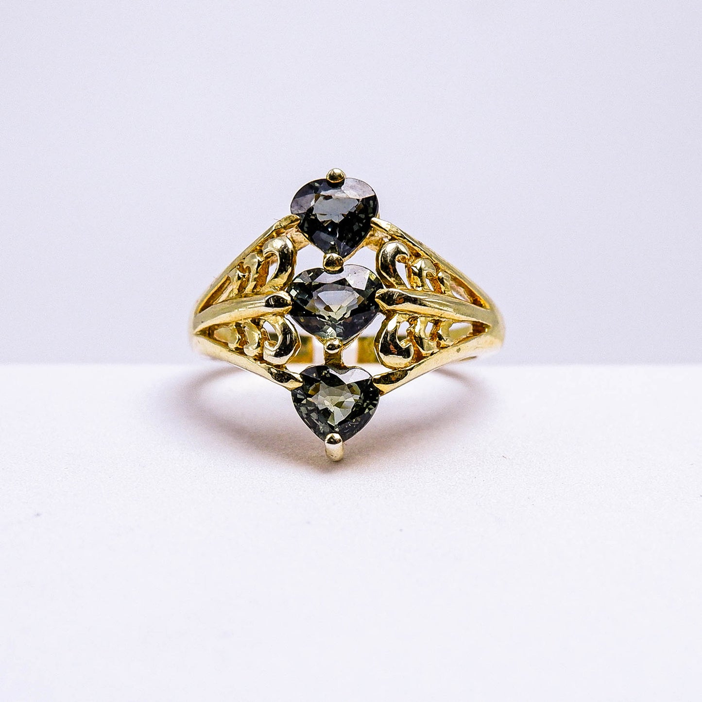 แหวนเงินแท้ 925 ฝังพลอย เขียวส่องสองแทนซาเนีย (ดิบ) (Green Sapphire)(Unheated)