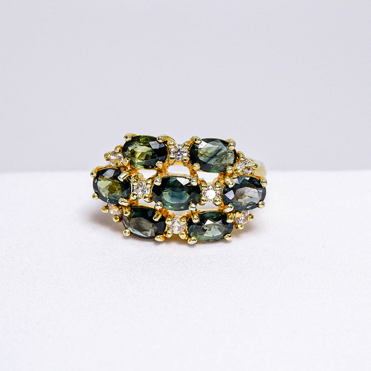 แหวนเงินแท้ 925 ฝังพลอย เขียวส่องบางกะจะ (greensapphire) + เซอร์คอน (Zircon)