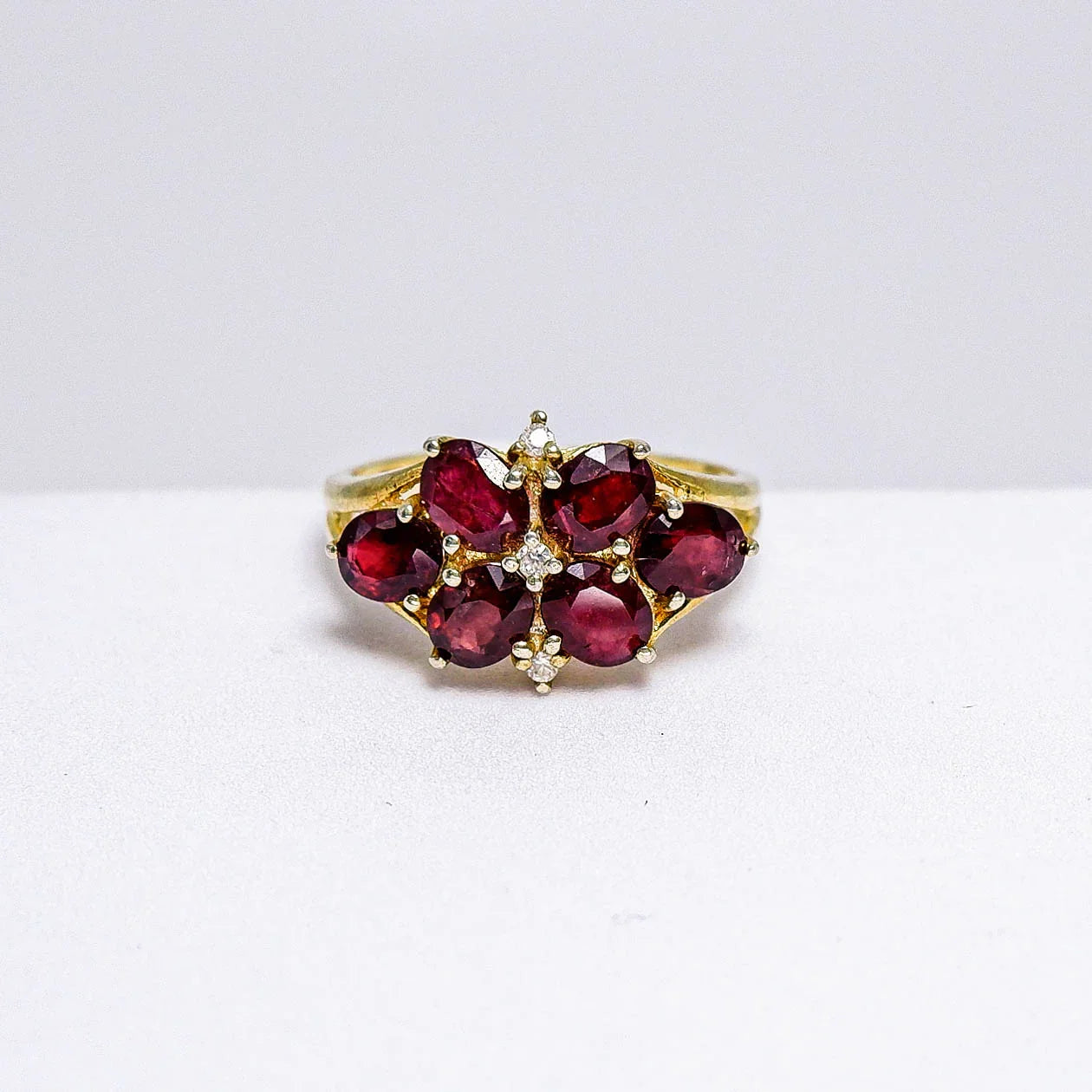 Thaigems แหวนเงินแท้ 925 ฝังพลอย สปิเนล + เซอร์คอน