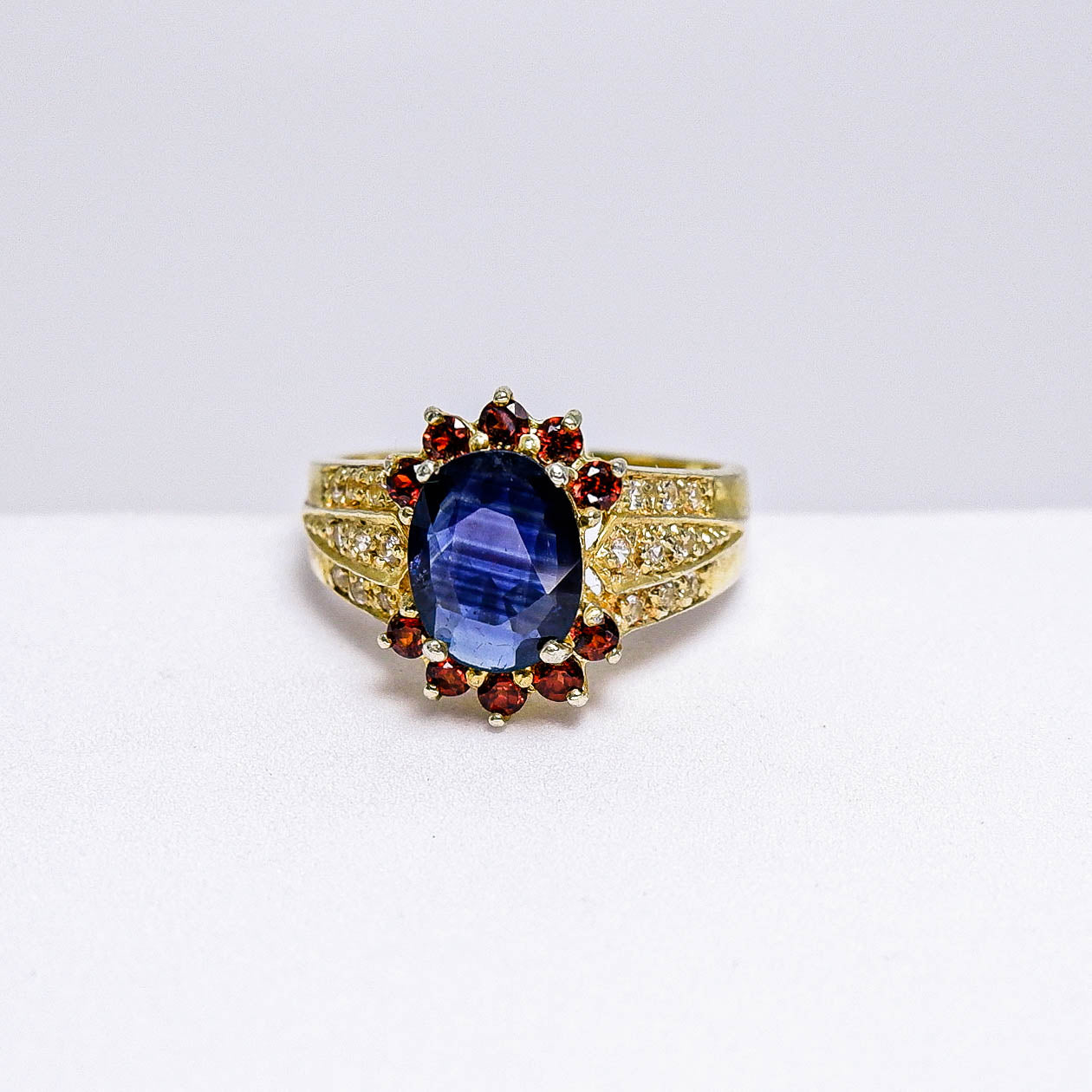 แหวนเงินแท้ 925 ฝังพลอย ไพลิน (Blue Sapphire) + โกเมน (Garnet) + ไวท์โทพาส (whitetopaz)