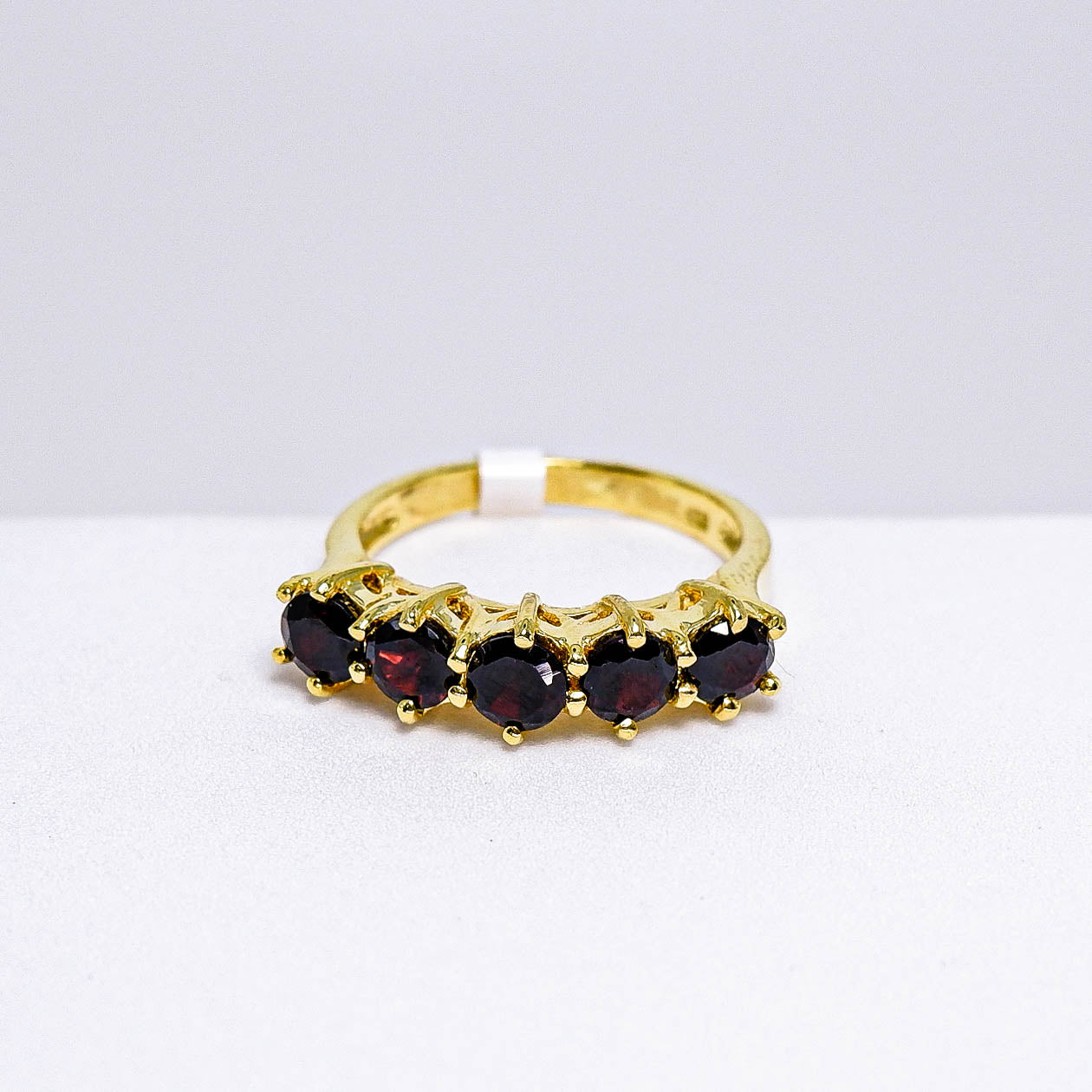 แหวนเงินแท้ 925 ฝังพลอย โกเมน (Garnet)