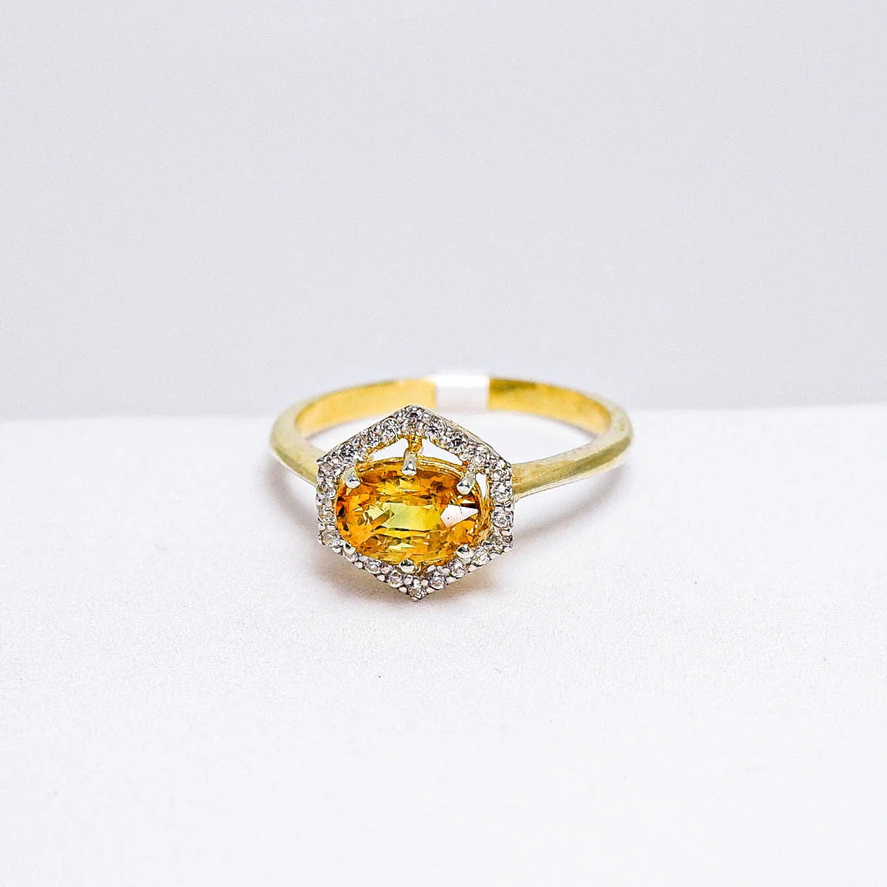 แหวนเงินแท้ 925 ฝังพลอย บุษราคัม (Yellow Sapphire) + เซอร์คอน (Zircon)