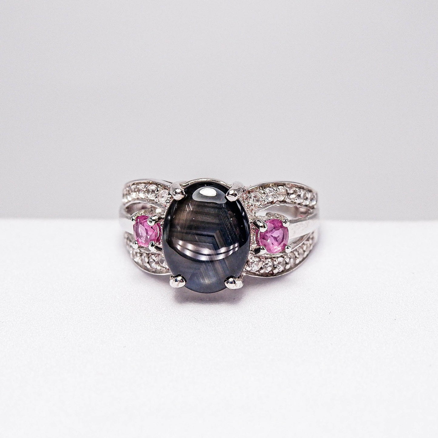 แหวนเงินแท้ 925 ฝังพลอย สตาร์บางกะจะ (Star Sapphire) + ทับทิมไทย (Siam Ruby) + เซอร์คอน (Zircon)
