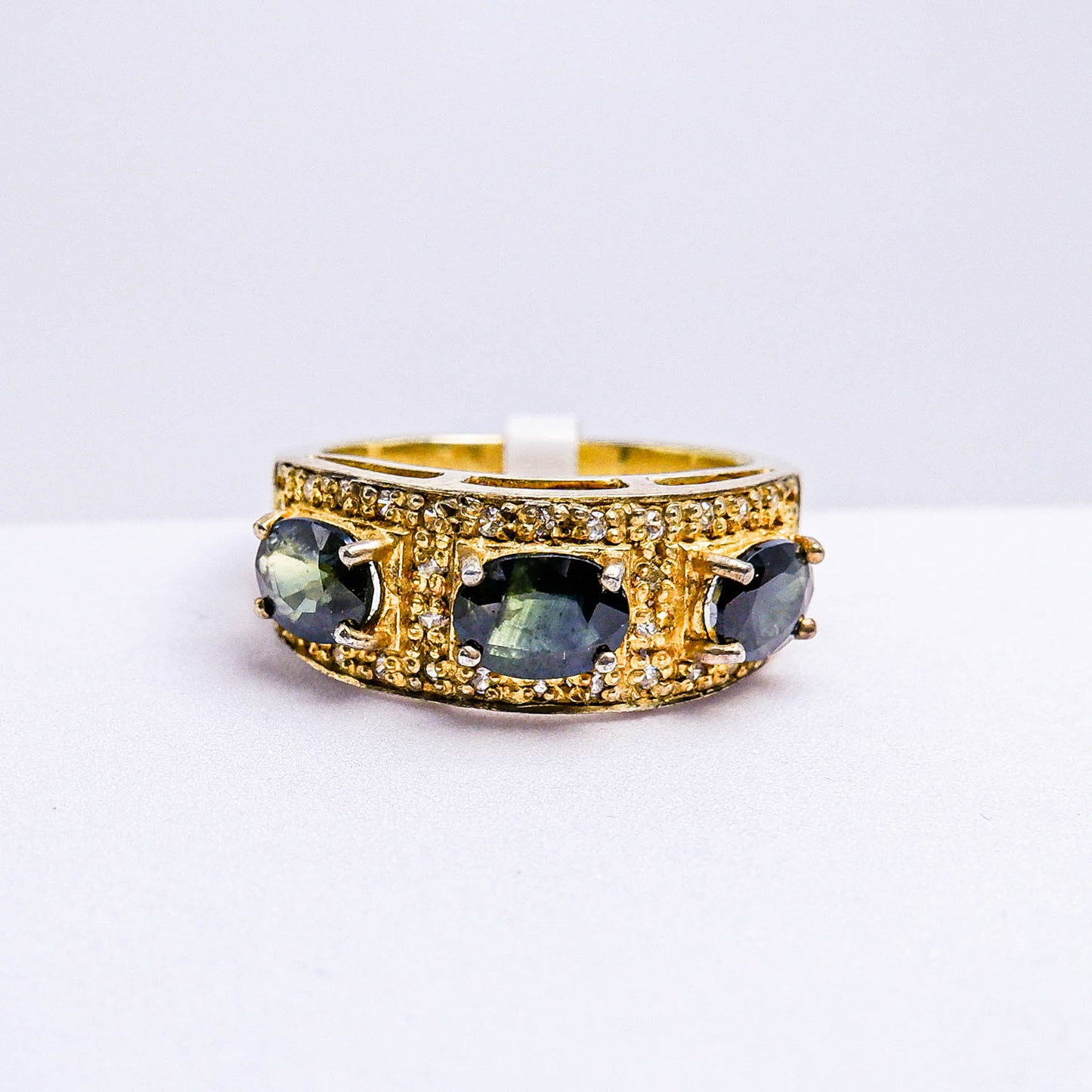 แหวนเงินแท้ 925 ฝังพลอย เขียวส่องบางกะจะ (green Sapphire) + เซอร์คอน (Zircon)
