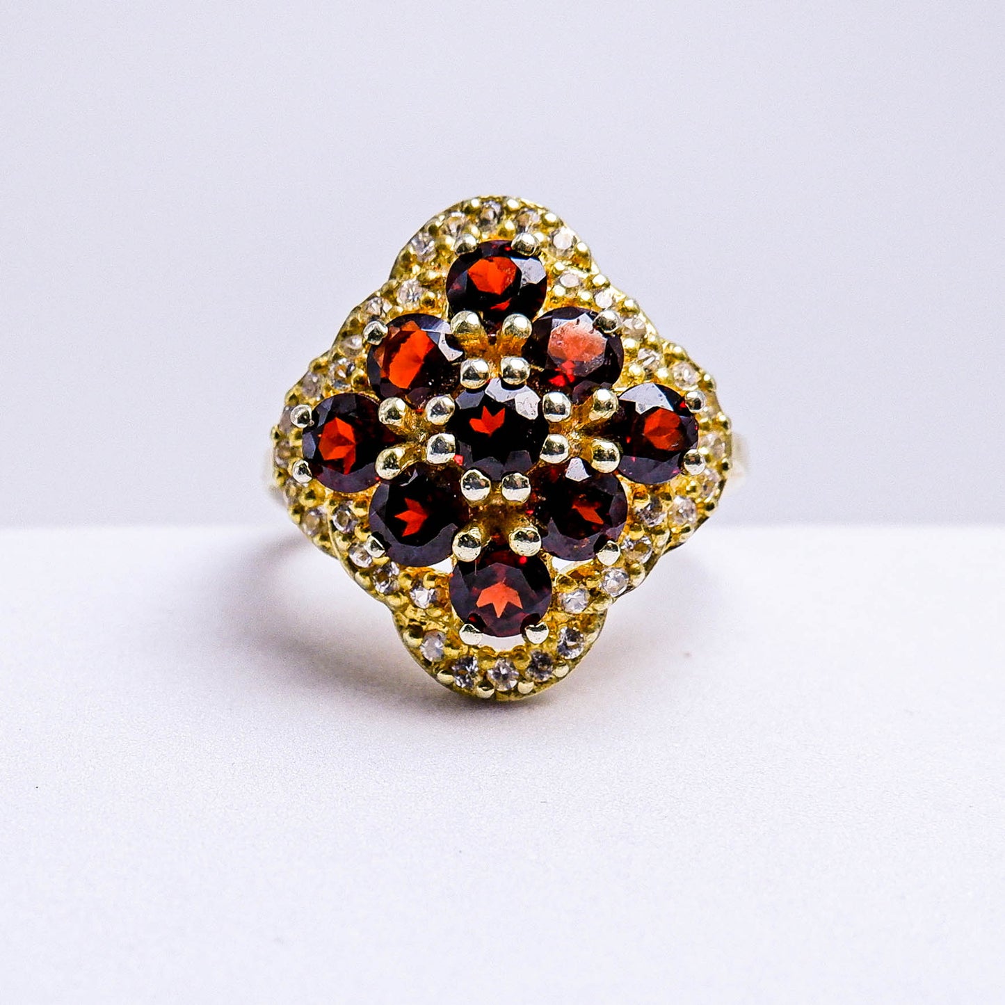 แหวนเงินแท้ 925 ฝังพลอย โกเมน (Garnet) + ไวท์โทพาส (whitetopaz)