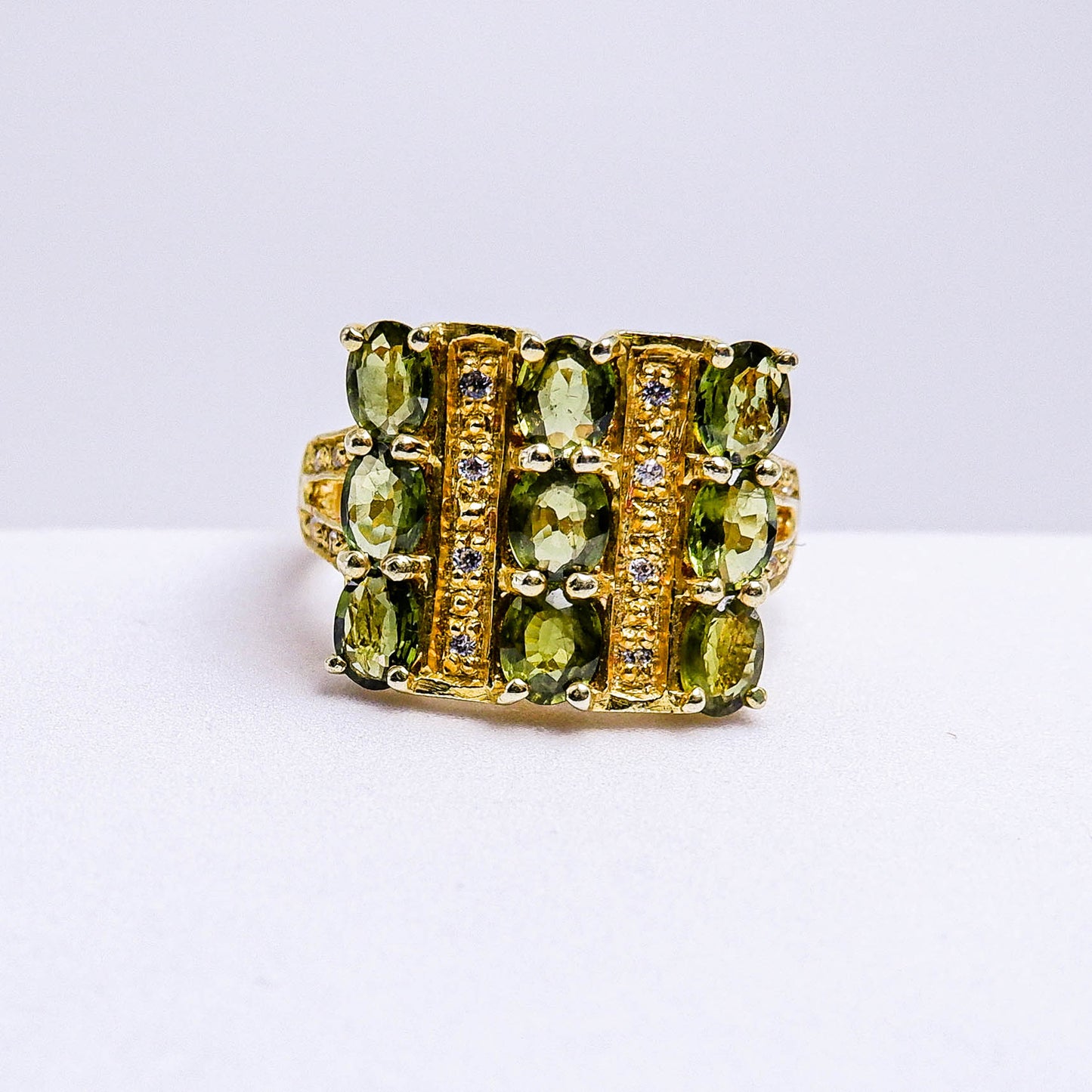 แหวนเงินแท้ 925 ฝังพลอย เขียวส่องบางกะจะ (green Sapphire) + เซอร์คอน (Zircon)